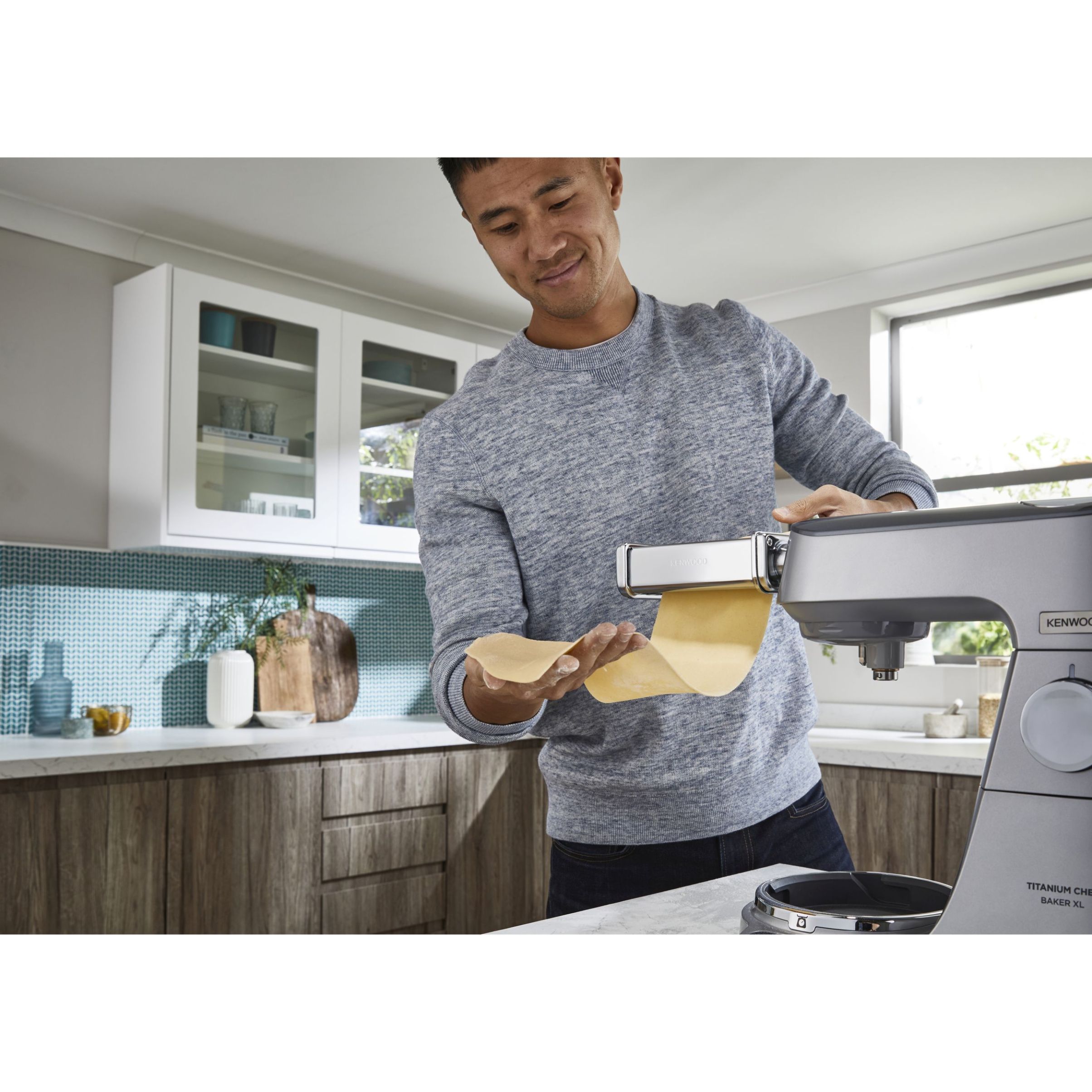 Robot de bucătărie planetar KENWOOD Titanium Chef Baker XL KVL85.004SI – 0W20011377, 1200W, 2 vase (7l/5l), Cântar integrat, G11.50kg, Silver