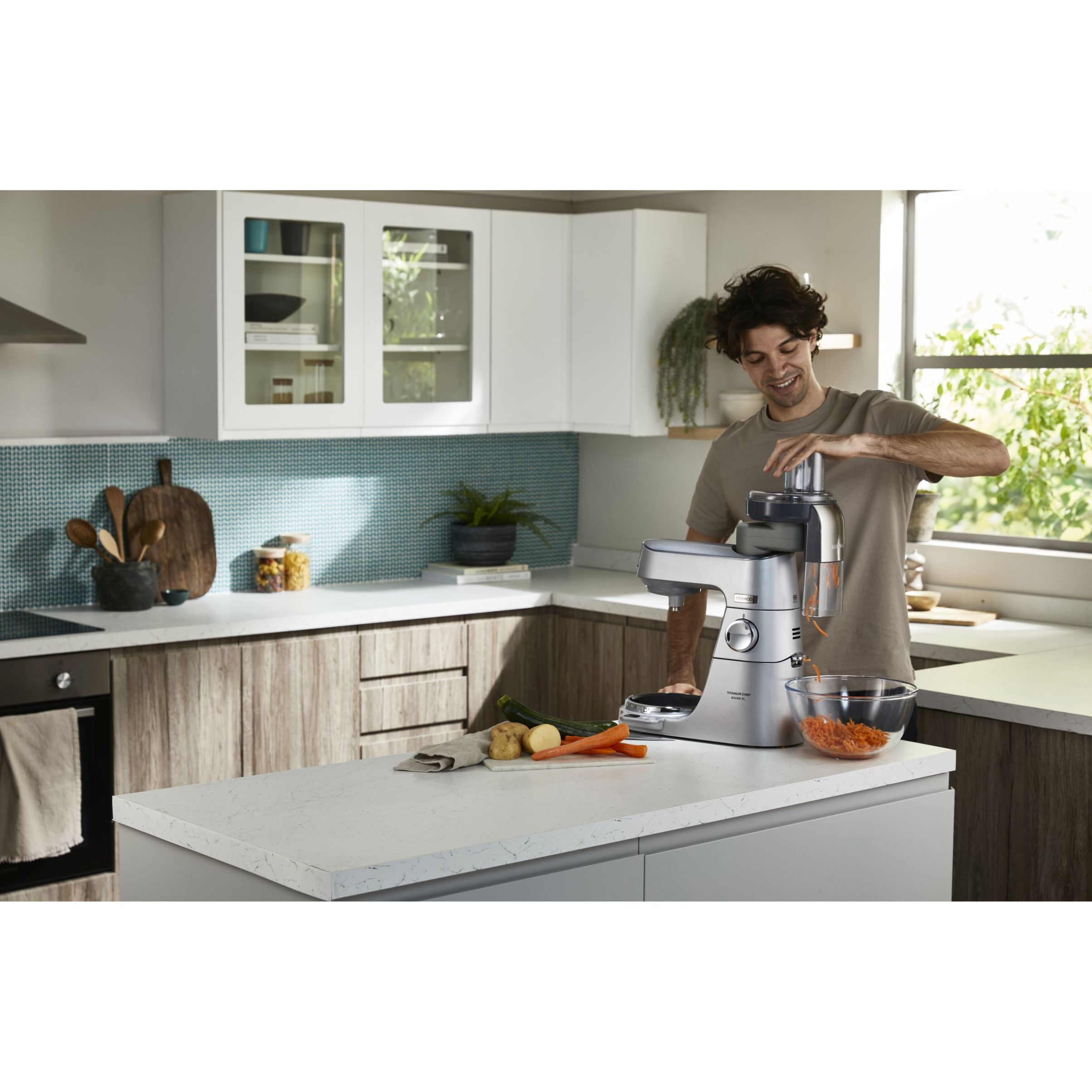 Robot de bucătărie planetar KENWOOD Titanium Chef Baker XL KVL85.704SI – 0W20011480, 1200W, 2 vase (7l/5l), Cântar, Blender, Mașină de tocat, Procesor alimente, Storcător citrice, Tocător, G20.03kg
