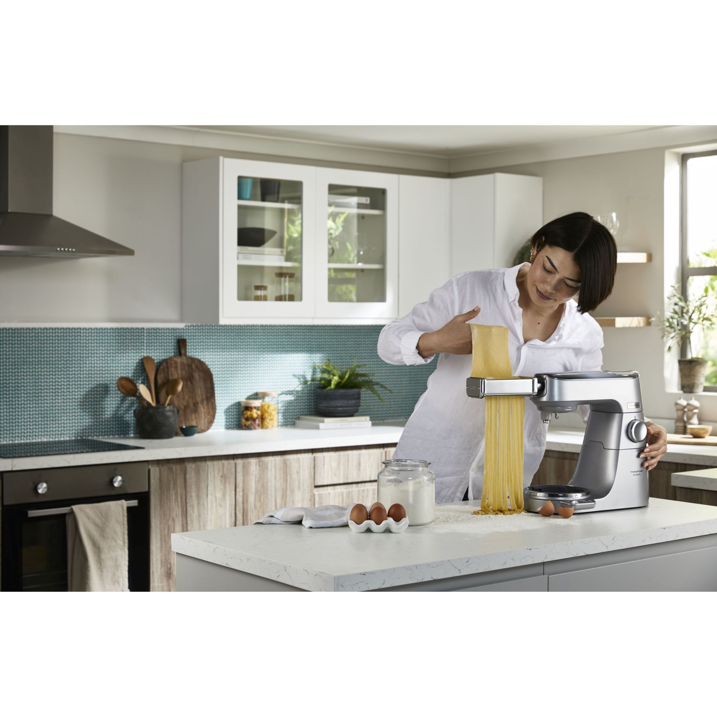 Robot de bucătărie planetar KENWOOD Titanium Chef Baker XL KVL85.704SI – 0W20011480, 1200W, 2 vase (7l/5l), Cântar, Blender, Mașină de tocat, Procesor alimente, Storcător citrice, Tocător, G20.03kg