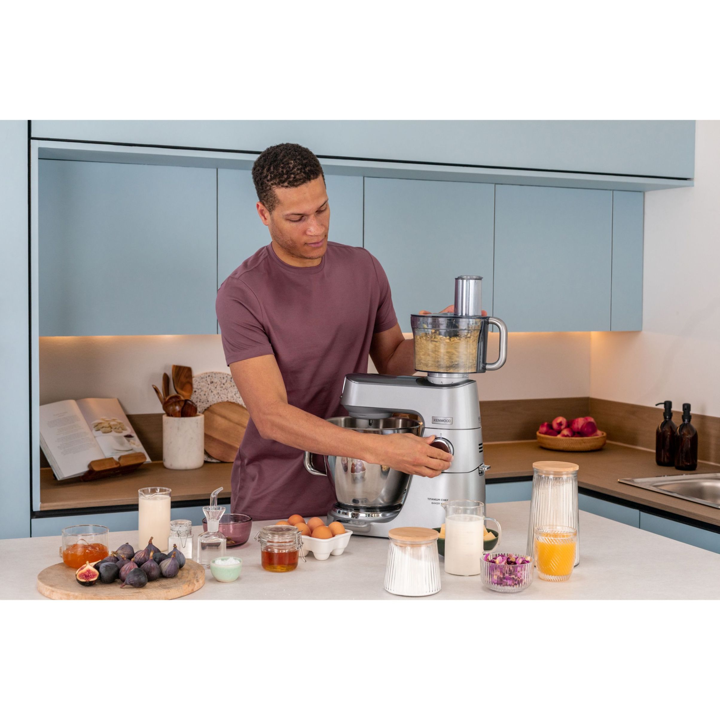 Robot de bucătărie planetar KENWOOD Titanium Chef Baker XL KVL85.704SI – 0W20011480, 1200W, 2 vase (7l/5l), Cântar, Blender, Mașină de tocat, Procesor alimente, Storcător citrice, Tocător, G20.03kg