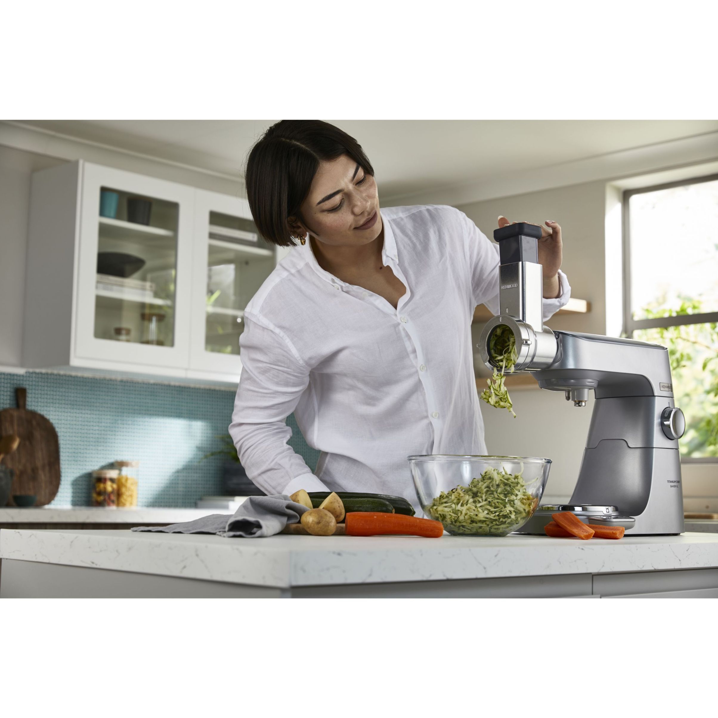 Robot de bucătărie planetar KENWOOD Titanium Chef Baker XL KVL85.704SI – 0W20011480, 1200W, 2 vase (7l/5l), Cântar, Blender, Mașină de tocat, Procesor alimente, Storcător citrice, Tocător, G20.03kg