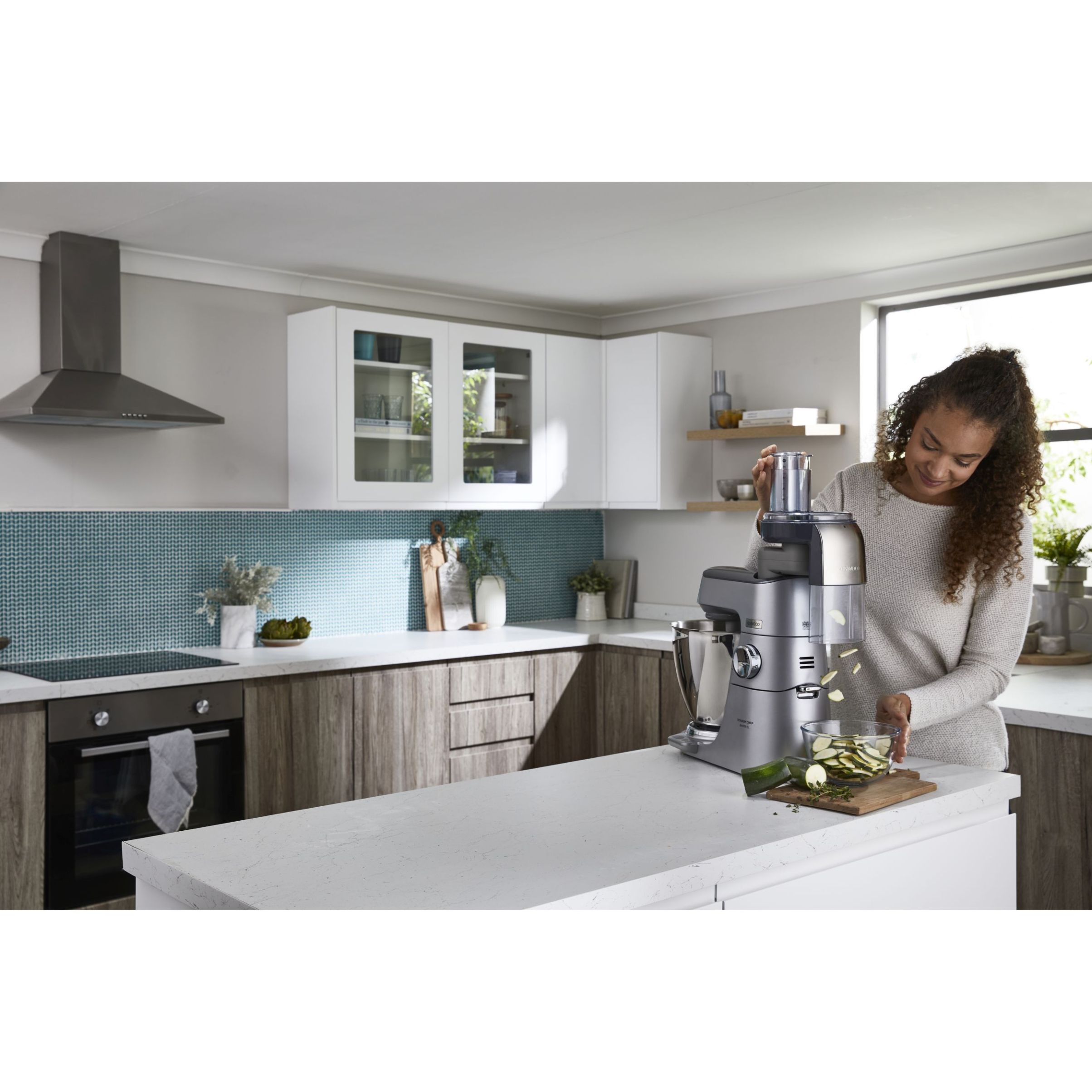 Robot de bucătărie planetar KENWOOD Titanium Chef Baker XL KVL85.704SI – 0W20011480, 1200W, 2 vase (7l/5l), Cântar, Blender, Mașină de tocat, Procesor alimente, Storcător citrice, Tocător, G20.03kg