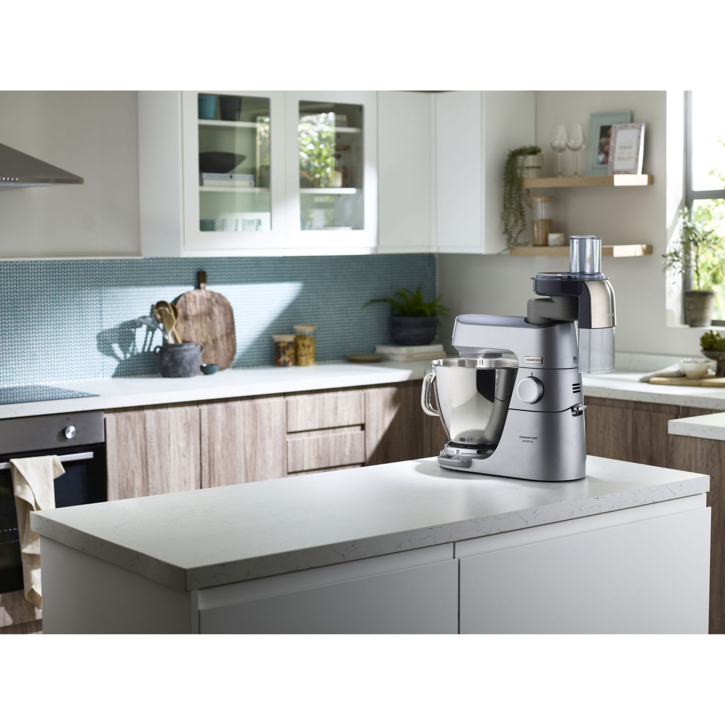 Robot de bucătărie planetar KENWOOD Titanium Chef Baker XL KVL85.704SI – 0W20011480, 1200W, 2 vase (7l/5l), Cântar, Blender, Mașină de tocat, Procesor alimente, Storcător citrice, Tocător, G20.03kg