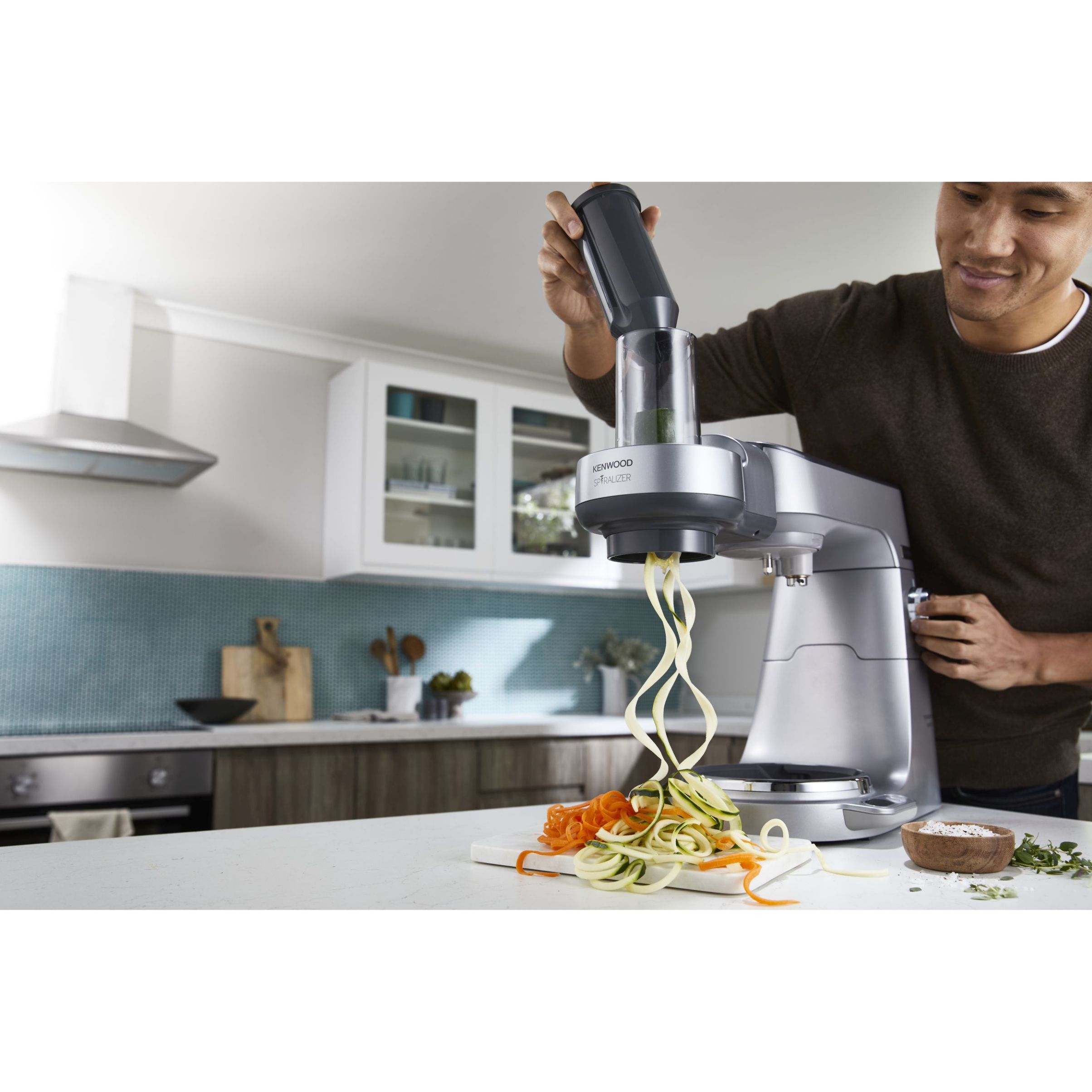 Robot de bucătărie planetar KENWOOD Titanium Chef Baker XL KVL85.704SI – 0W20011480, 1200W, 2 vase (7l/5l), Cântar, Blender, Mașină de tocat, Procesor alimente, Storcător citrice, Tocător, G20.03kg