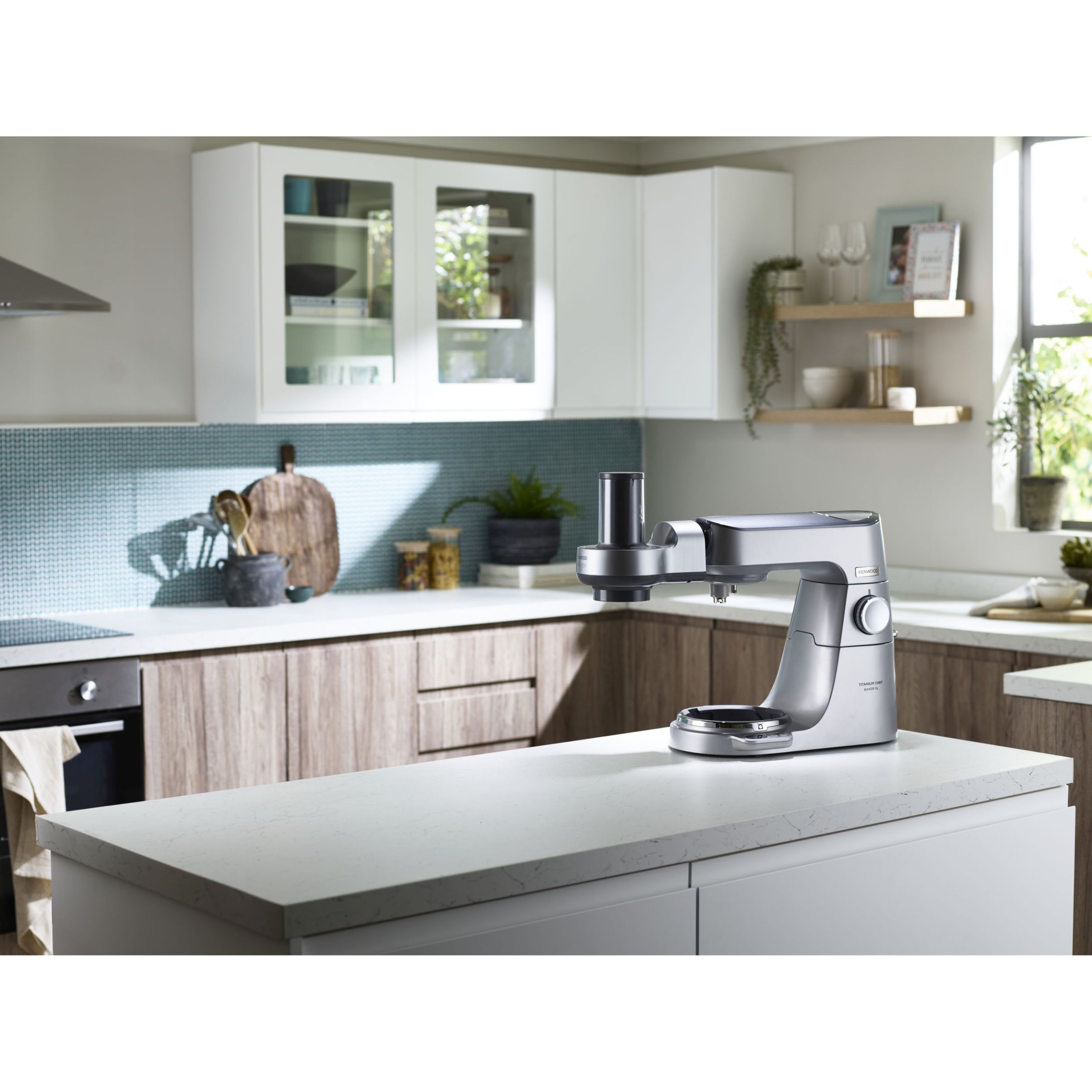 Robot de bucătărie planetar KENWOOD Titanium Chef Baker XL KVL85.704SI – 0W20011480, 1200W, 2 vase (7l/5l), Cântar, Blender, Mașină de tocat, Procesor alimente, Storcător citrice, Tocător, G20.03kg