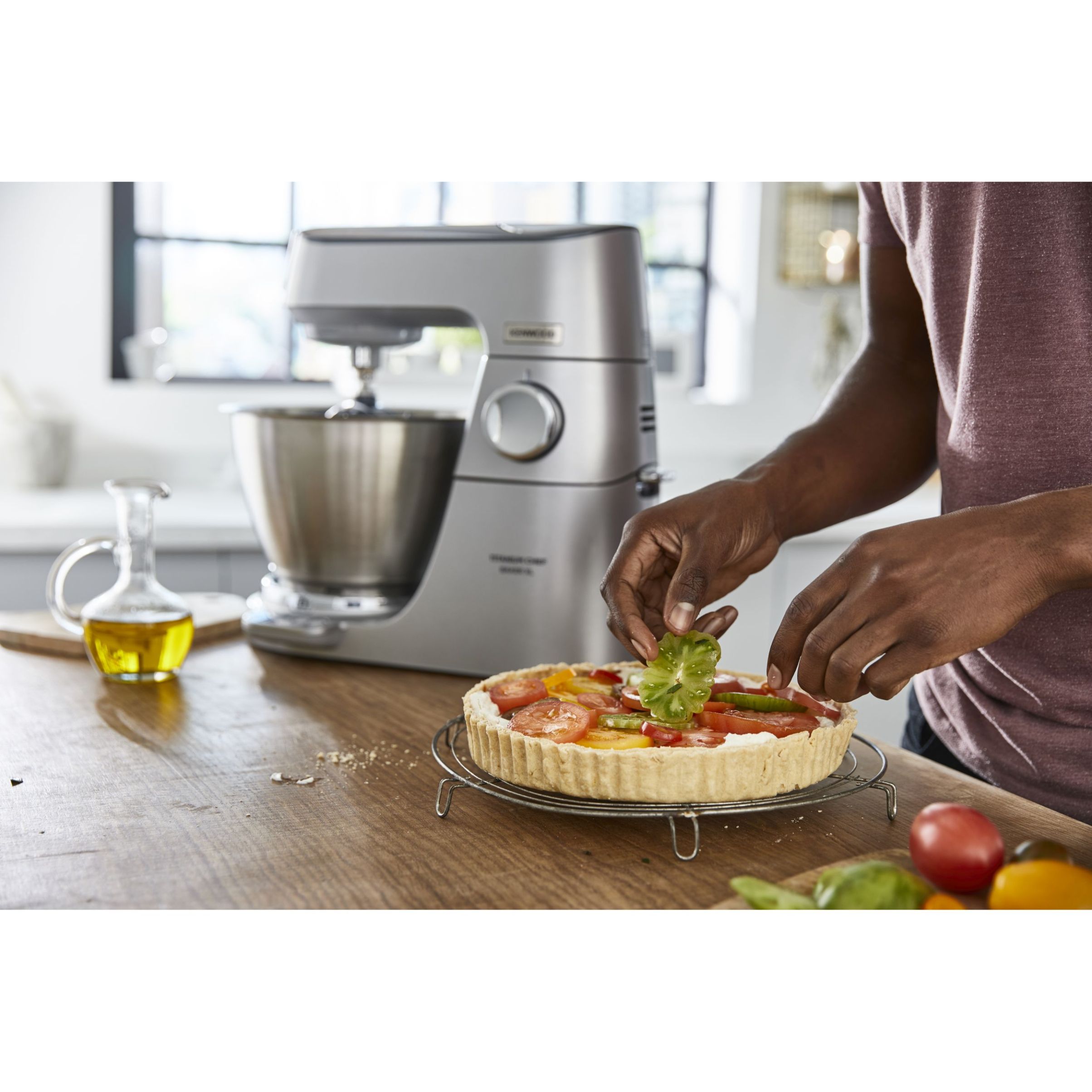 Robot de bucătărie planetar KENWOOD Titanium Chef Baker XL KVL85.704SI – 0W20011480, 1200W, 2 vase (7l/5l), Cântar, Blender, Mașină de tocat, Procesor alimente, Storcător citrice, Tocător, G20.03kg