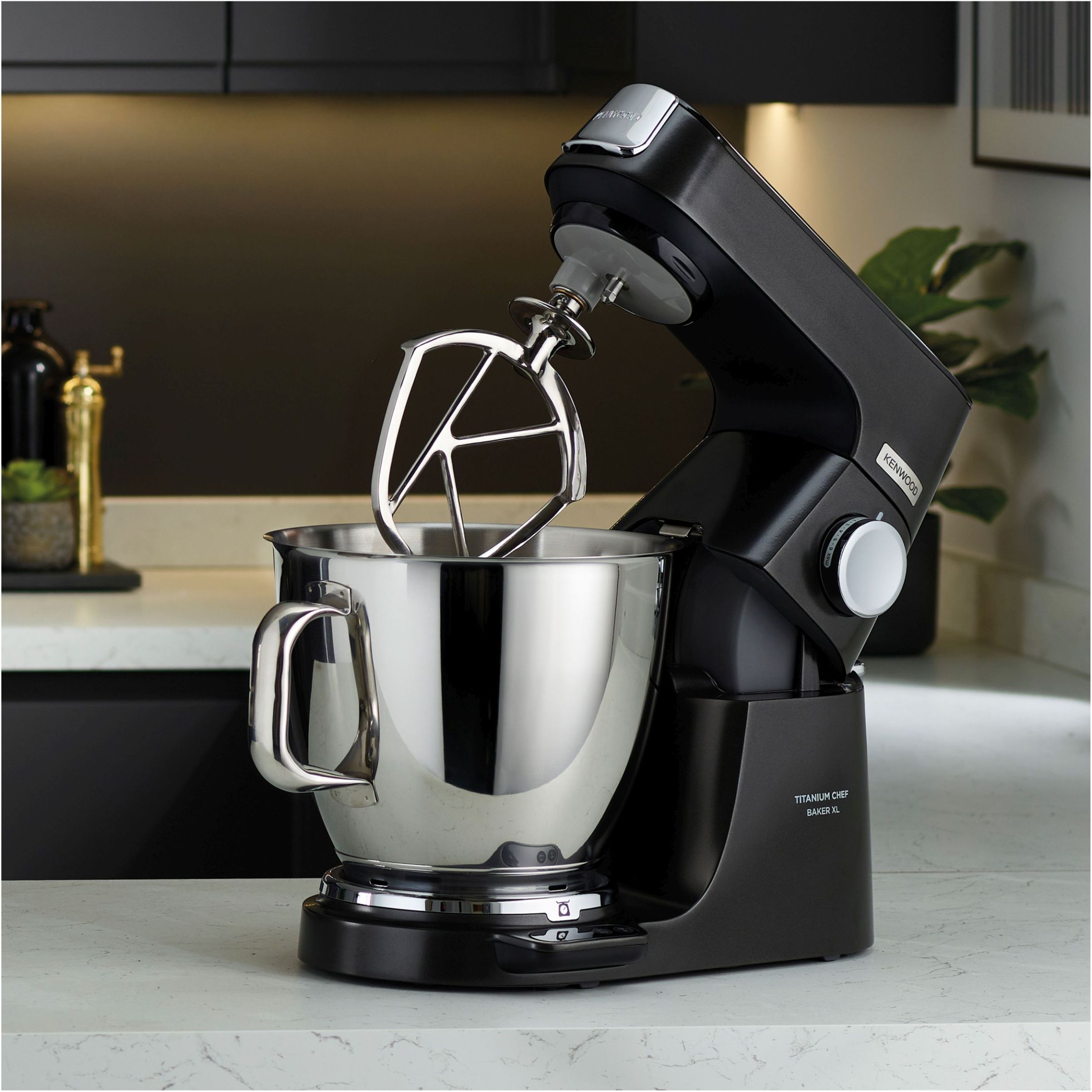 Robot de bucătărie planetar KENWOOD Titanium Chef Baker XL Black Autograph Collection KVL85.004BK – 0W20011466, 1200W, 2 vase (7l/5l), Cântar integrat, G11.50kg, Black