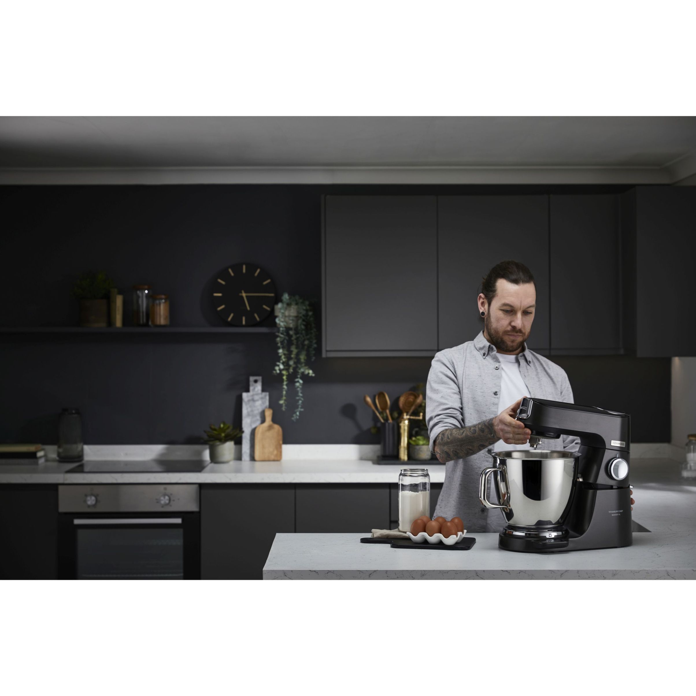 Robot de bucătărie planetar KENWOOD Titanium Chef Baker XL Black Autograph Collection KVL85.004BK – 0W20011466, 1200W, 2 vase (7l/5l), Cântar integrat, G11.50kg, Black