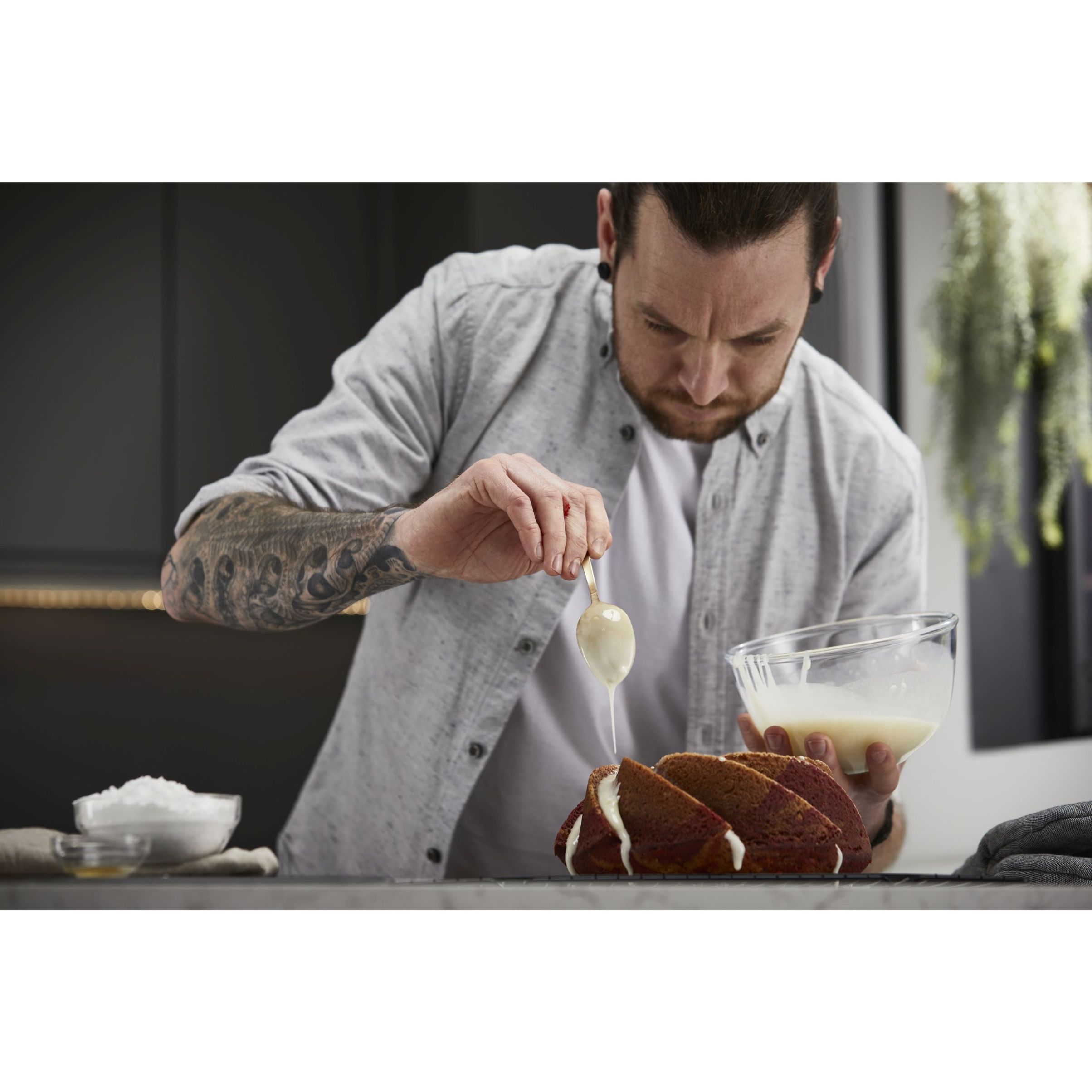 Robot de bucătărie planetar KENWOOD Titanium Chef Baker XL Black Autograph Collection KVL85.004BK – 0W20011466, 1200W, 2 vase (7l/5l), Cântar integrat, G11.50kg, Black