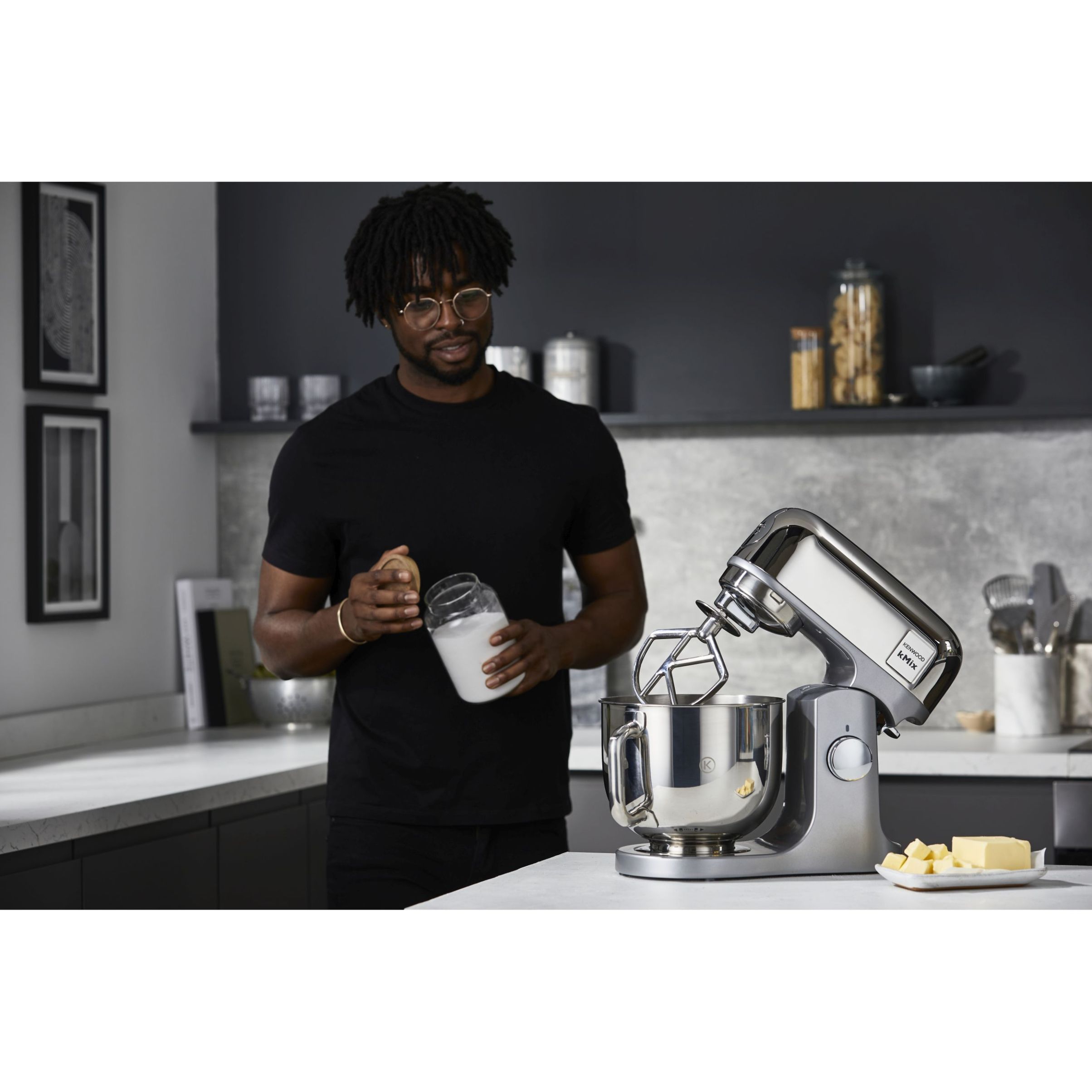 Robot de bucătărie planetar KENWOOD kMix Special Edition KMX760ACH – 0W20011397, 1000W (6 trepte și Turbo), Vas inox 5l, Set patiserie (tel 16 brațe, cârlig, paletă K), G9.3kg, Chrome