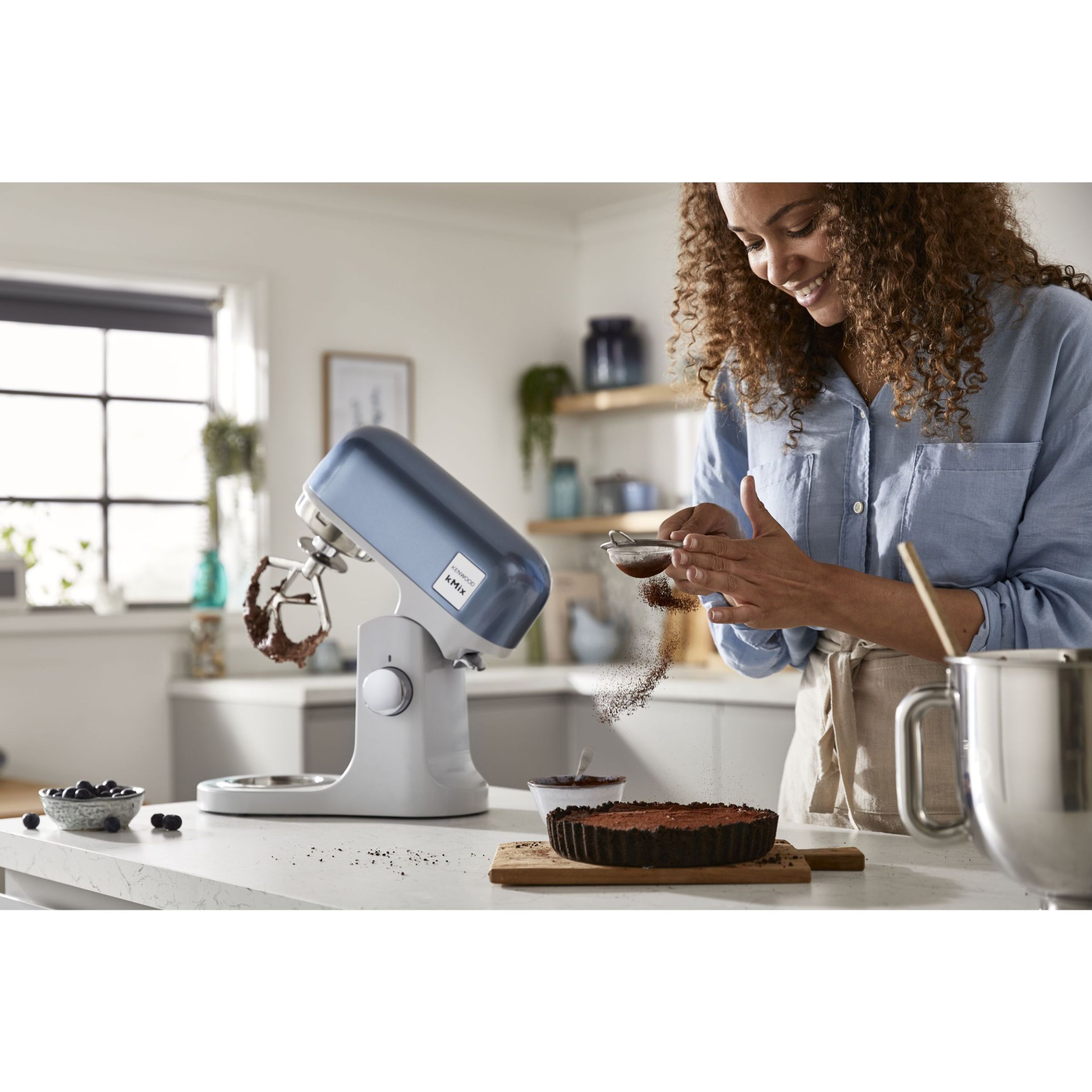 Robot de bucătărie planetar KENWOOD kMix Special Edition KMX760ABL – 0W20011441, 1000W (6 trepte și Turbo), Vas inox 5l, Set patiserie (tel 16 brațe, cârlig, paletă K), G9.3kg, Juniper Blue