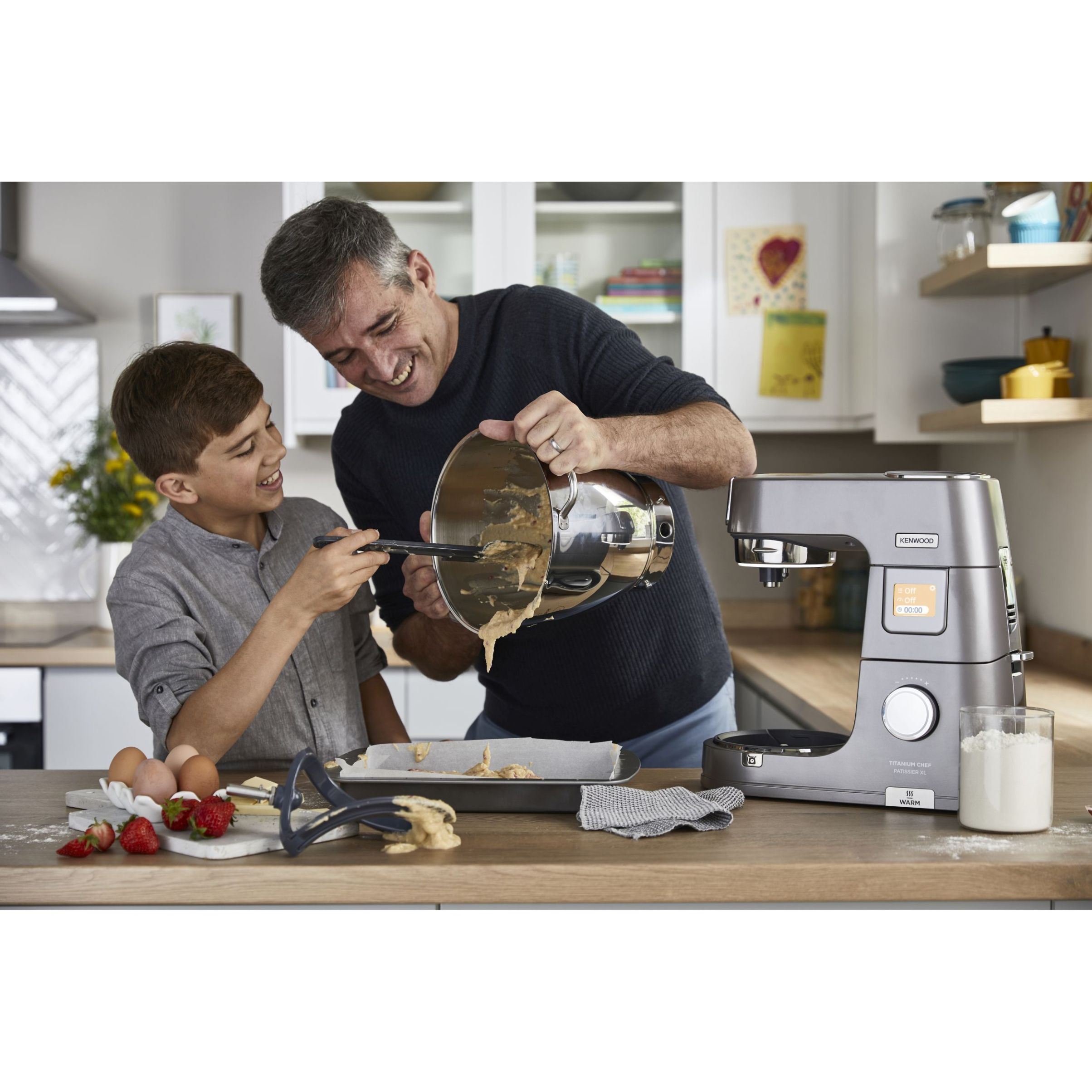 Robot de bucătărie planetar KENWOOD Titanium Chef Patissier XL KWL90.124SI – 0W20011363, 1400W, 6 funcții presetate, 2 vase 7 l/ 5 l, Blender sticlă, Cântar integrat, Sistem de încălzire, Touch screen