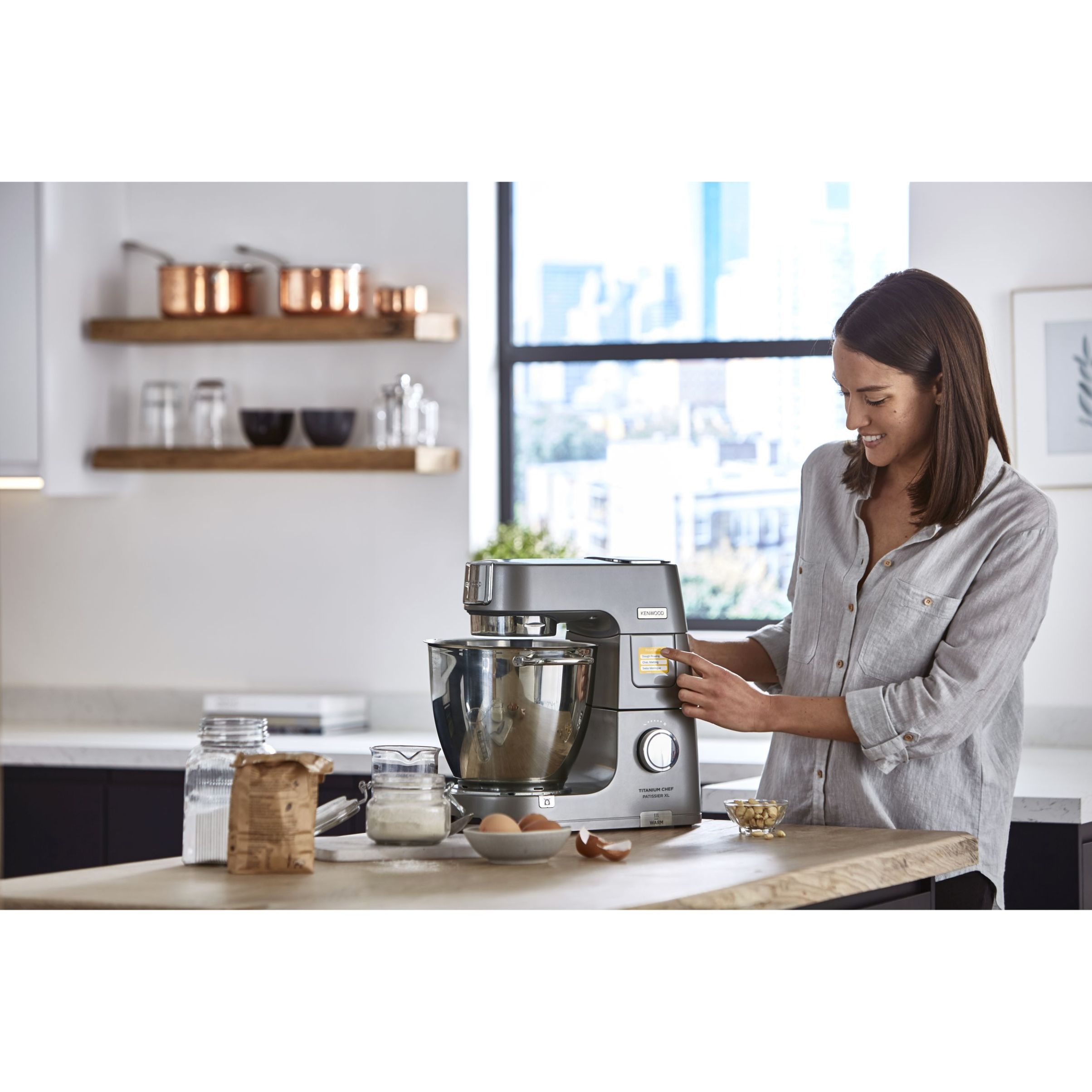 Robot de bucătărie planetar KENWOOD Titanium Chef Patissier XL KWL90.124SI – 0W20011363, 1400W, 6 funcții presetate, 2 vase 7 l/ 5 l, Blender sticlă, Cântar integrat, Sistem de încălzire, Touch screen