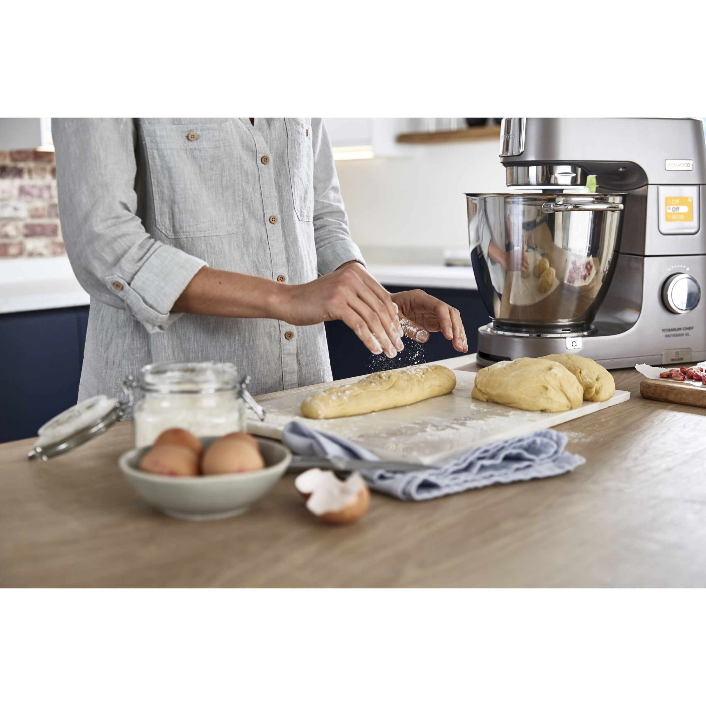 Robot de bucătărie planetar KENWOOD Titanium Chef Patissier XL KWL90.124SI – 0W20011363, 1400W, 6 funcții presetate, 2 vase 7 l/ 5 l, Blender sticlă, Cântar integrat, Sistem de încălzire, Touch screen