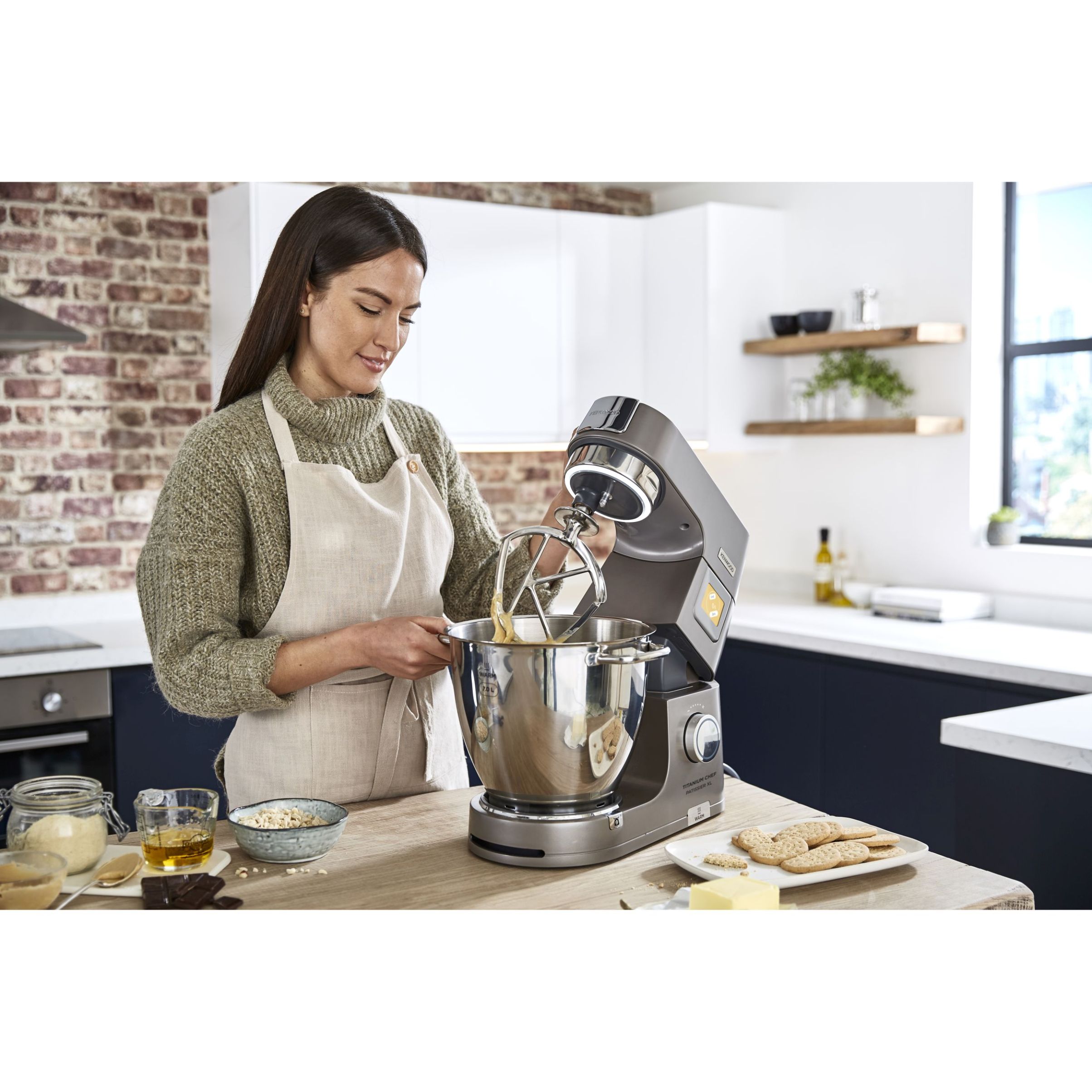 Robot de bucătărie planetar KENWOOD Titanium Chef Patissier XL KWL90.124SI – 0W20011363, 1400W, 6 funcții presetate, 2 vase 7 l/ 5 l, Blender sticlă, Cântar integrat, Sistem de încălzire, Touch screen
