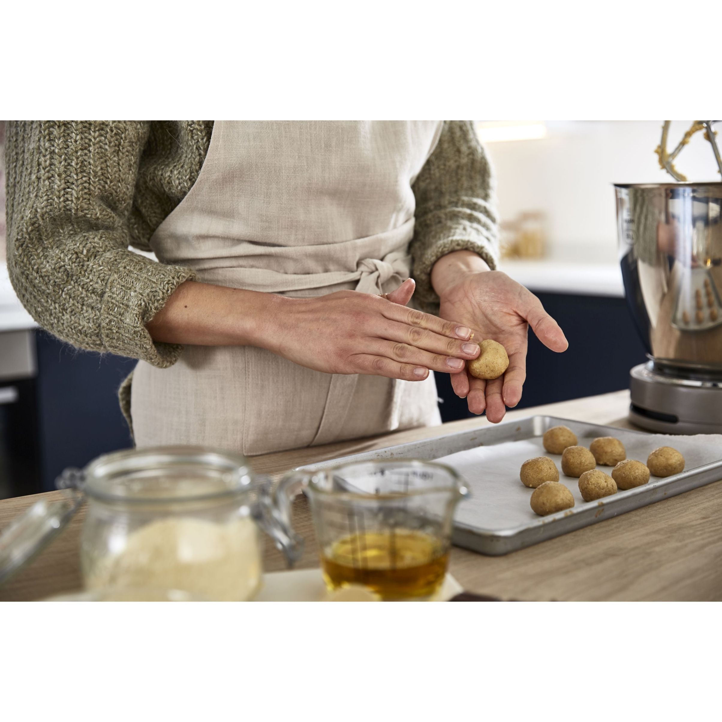 Robot de bucătărie planetar KENWOOD Titanium Chef Patissier XL KWL90.124SI – 0W20011363, 1400W, 6 funcții presetate, 2 vase 7 l/ 5 l, Blender sticlă, Cântar integrat, Sistem de încălzire, Touch screen