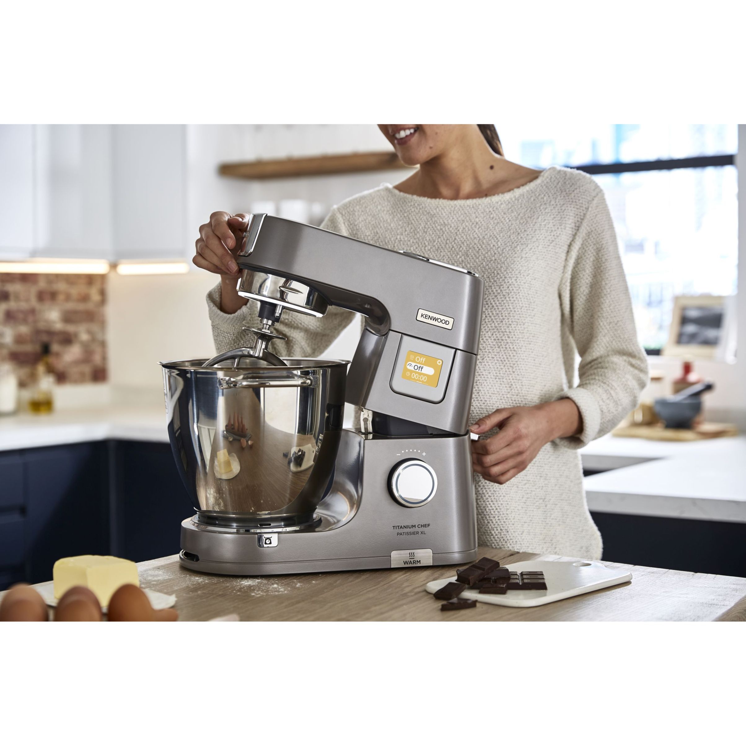 Robot de bucătărie planetar KENWOOD Titanium Chef Patissier XL KWL90.124SI – 0W20011363, 1400W, 6 funcții presetate, 2 vase 7 l/ 5 l, Blender sticlă, Cântar integrat, Sistem de încălzire, Touch screen