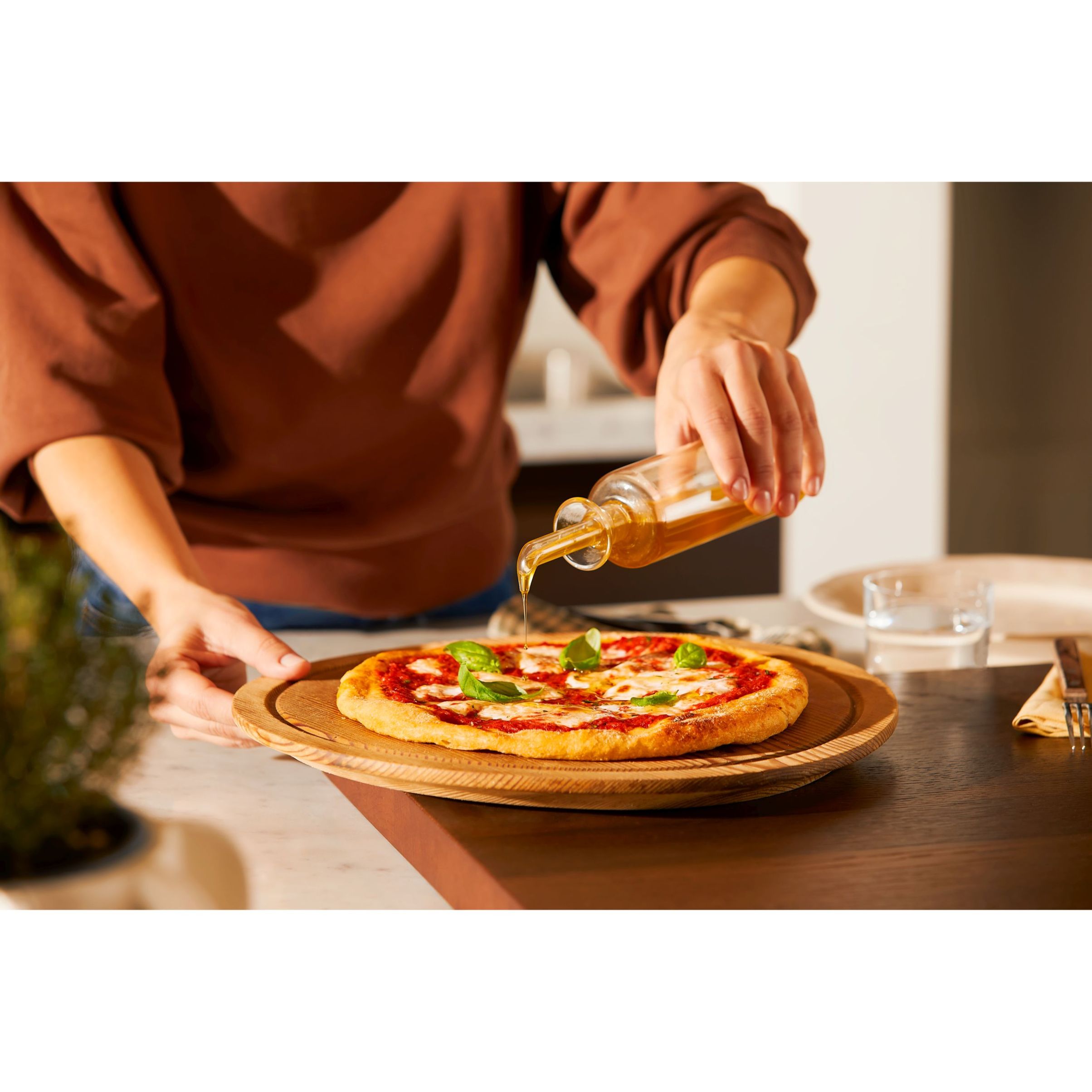 Robot de bucătărie planetar KENWOOD Titanium Chef Patissier XL KWL90.124SI – 0W20011363, 1400W, 6 funcții presetate, 2 vase 7 l/ 5 l, Blender sticlă, Cântar integrat, Sistem de încălzire, Touch screen