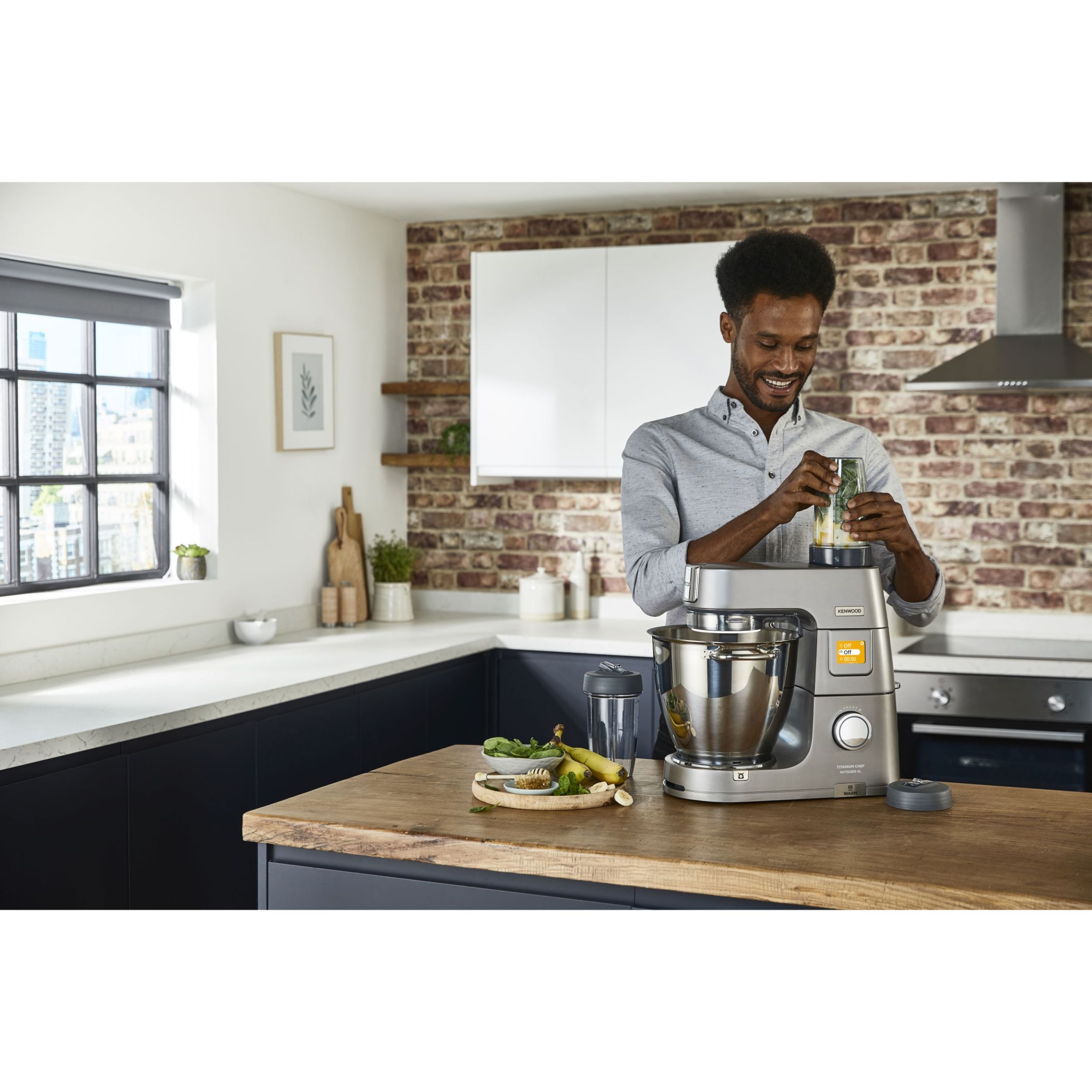 Robot de bucătărie planetar KENWOOD Titanium Chef Patissier XL KWL90.124SI – 0W20011363, 1400W, 6 funcții presetate, 2 vase 7 l/ 5 l, Blender sticlă, Cântar integrat, Sistem de încălzire, Touch screen