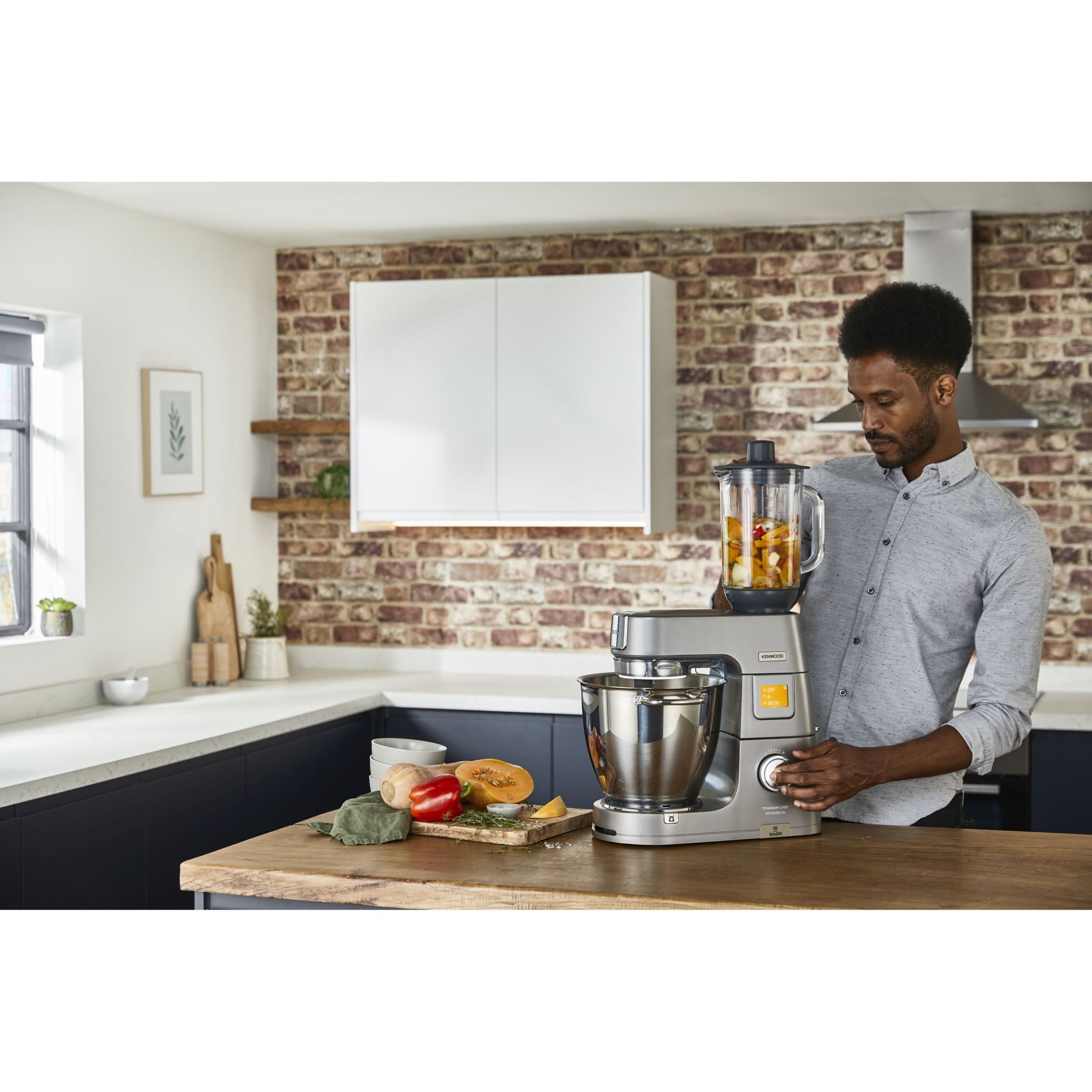 Robot de bucătărie planetar KENWOOD Titanium Chef Patissier XL KWL90.124SI – 0W20011363, 1400W, 6 funcții presetate, 2 vase 7 l/ 5 l, Blender sticlă, Cântar integrat, Sistem de încălzire, Touch screen