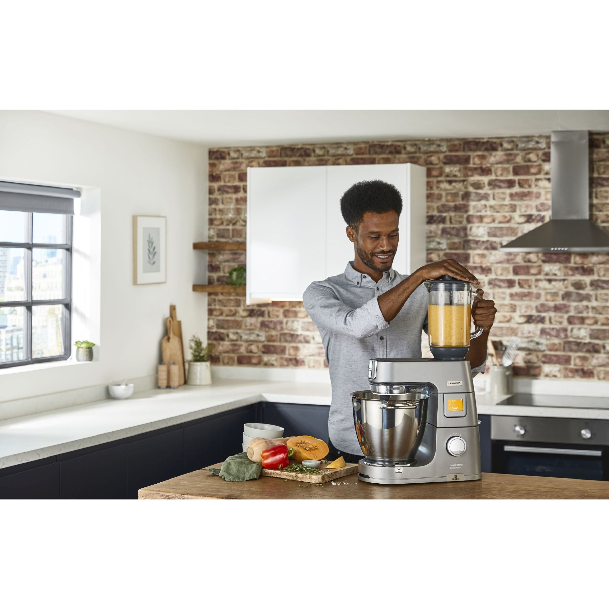 Robot de bucătărie planetar KENWOOD Titanium Chef Patissier XL KWL90.124SI – 0W20011363, 1400W, 6 funcții presetate, 2 vase 7 l/ 5 l, Blender sticlă, Cântar integrat, Sistem de încălzire, Touch screen