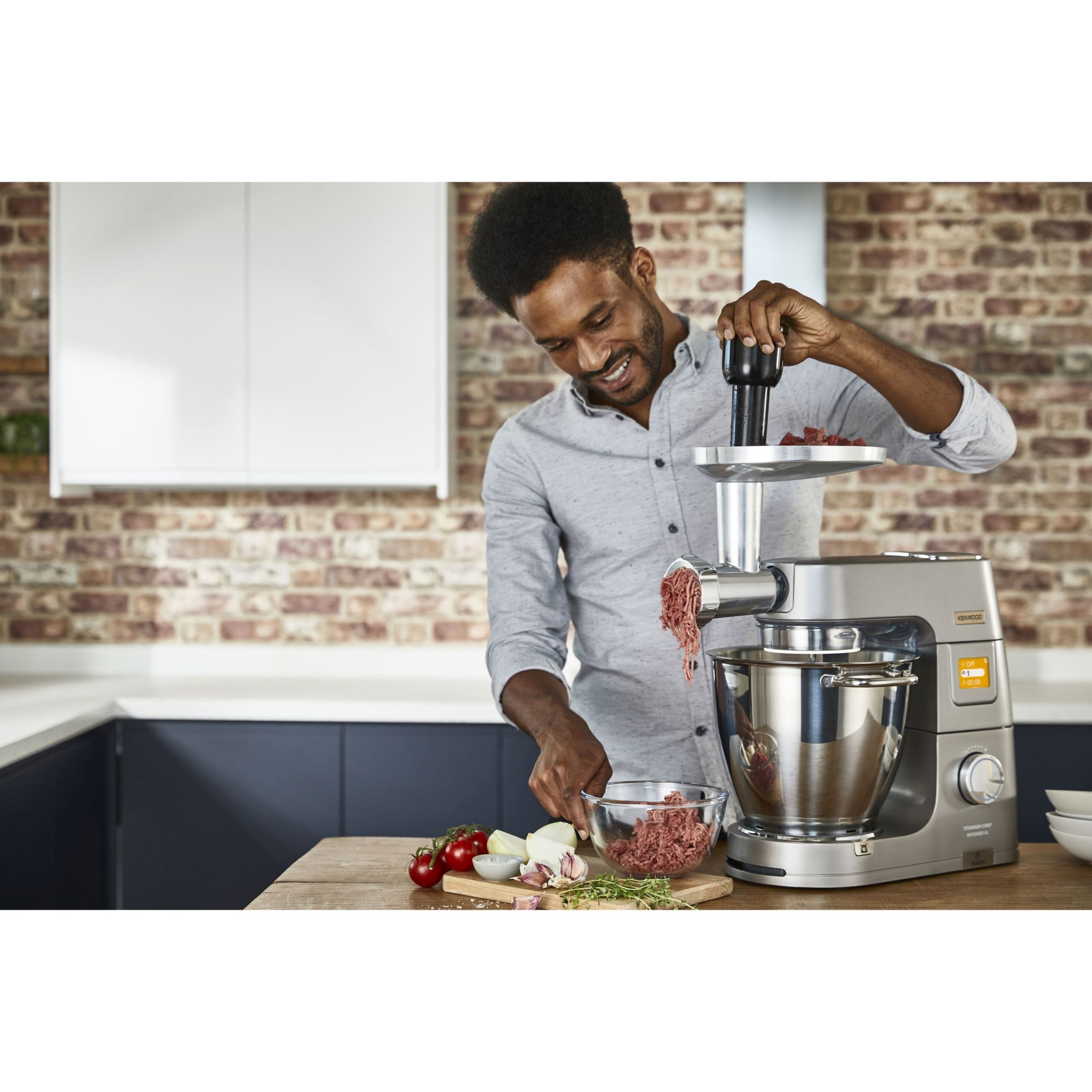 Robot de bucătărie planetar KENWOOD Titanium Chef Patissier XL KWL90.124SI – 0W20011363, 1400W, 6 funcții presetate, 2 vase 7 l/ 5 l, Blender sticlă, Cântar integrat, Sistem de încălzire, Touch screen