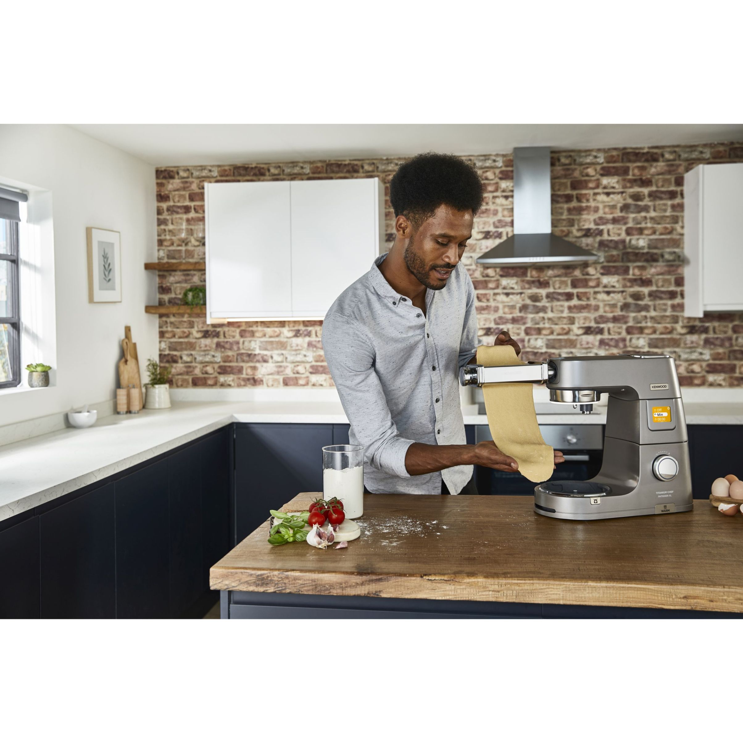 Robot de bucătărie planetar KENWOOD Titanium Chef Patissier XL KWL90.124SI – 0W20011363, 1400W, 6 funcții presetate, 2 vase 7 l/ 5 l, Blender sticlă, Cântar integrat, Sistem de încălzire, Touch screen