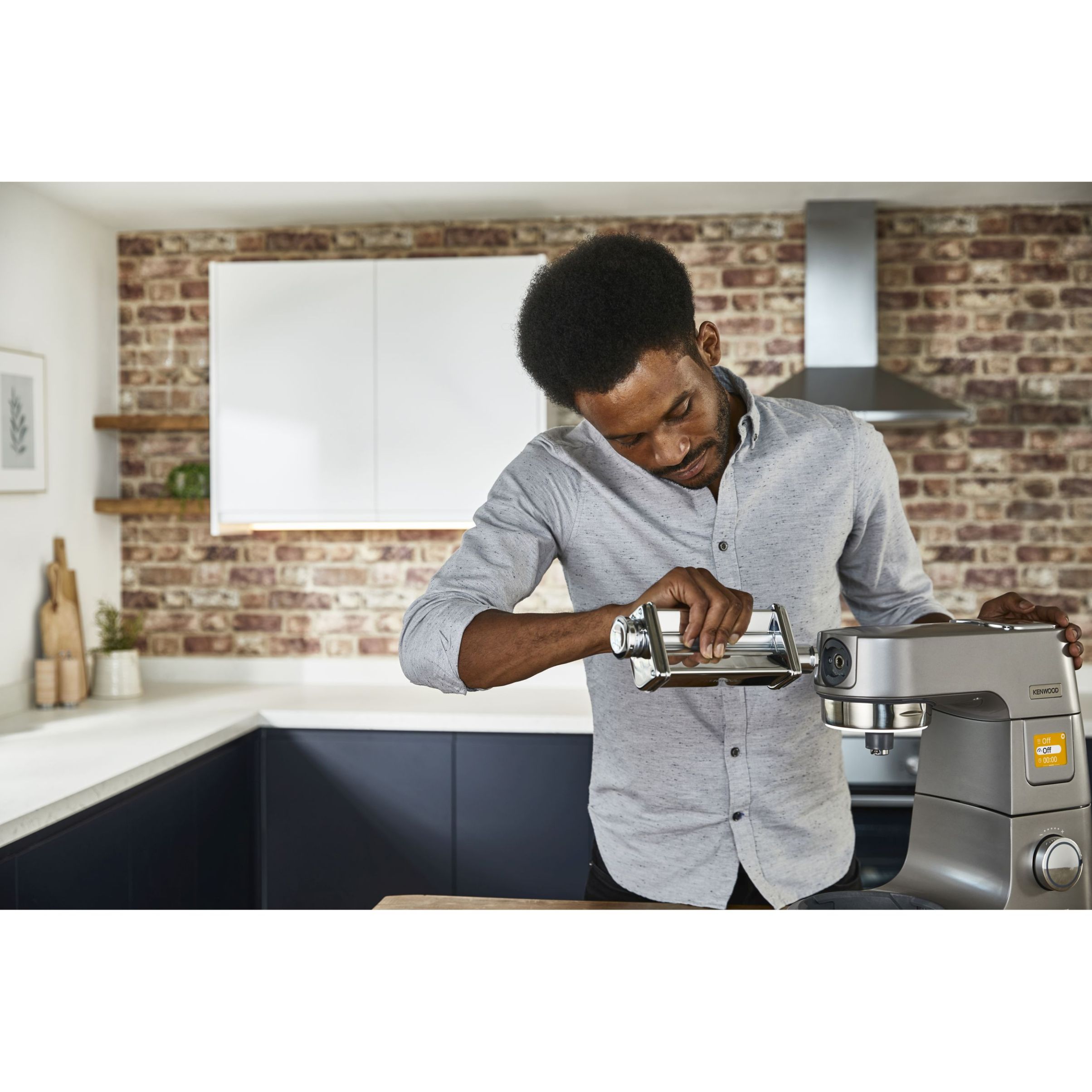 Robot de bucătărie planetar KENWOOD Titanium Chef Patissier XL KWL90.124SI – 0W20011363, 1400W, 6 funcții presetate, 2 vase 7 l/ 5 l, Blender sticlă, Cântar integrat, Sistem de încălzire, Touch screen