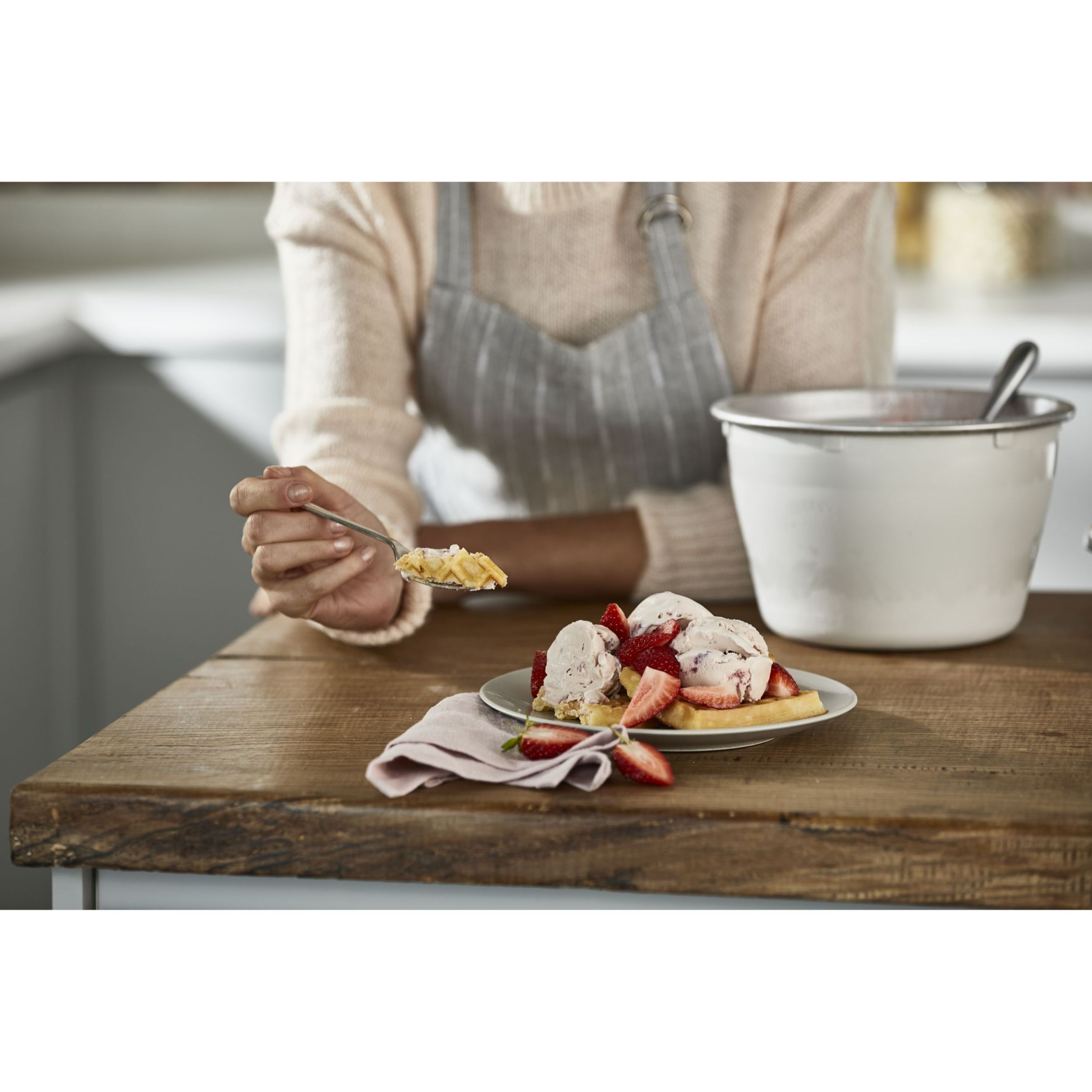 Robot de bucătărie planetar KENWOOD Titanium Chef Patissier XL KWL90.124SI – 0W20011363, 1400W, 6 funcții presetate, 2 vase 7 l/ 5 l, Blender sticlă, Cântar integrat, Sistem de încălzire, Touch screen