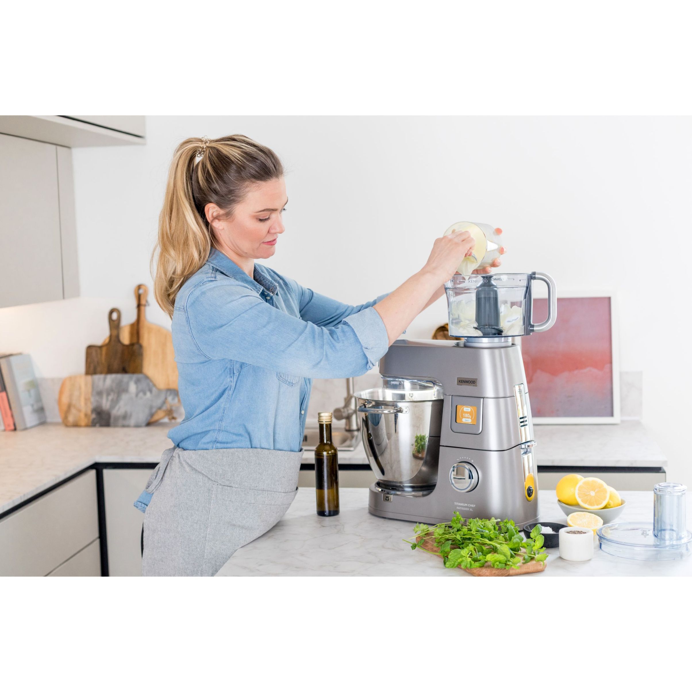 Robot de bucătărie planetar KENWOOD Titanium Chef Patissier XL KWL90.124SI – 0W20011363, 1400W, 6 funcții presetate, 2 vase 7 l/ 5 l, Blender sticlă, Cântar integrat, Sistem de încălzire, Touch screen