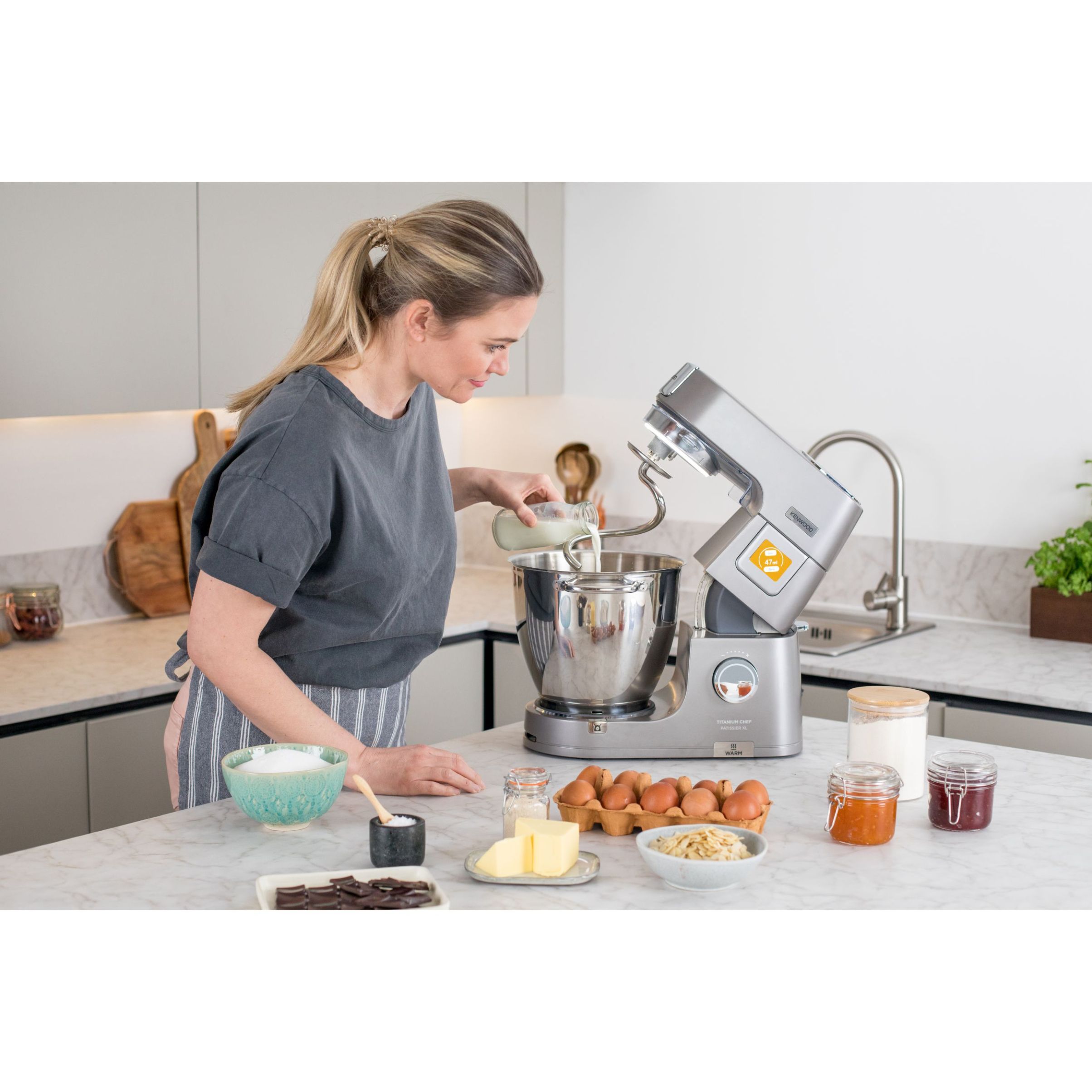 Robot de bucătărie planetar KENWOOD Titanium Chef Patissier XL KWL90.124SI – 0W20011363, 1400W, 6 funcții presetate, 2 vase 7 l/ 5 l, Blender sticlă, Cântar integrat, Sistem de încălzire, Touch screen