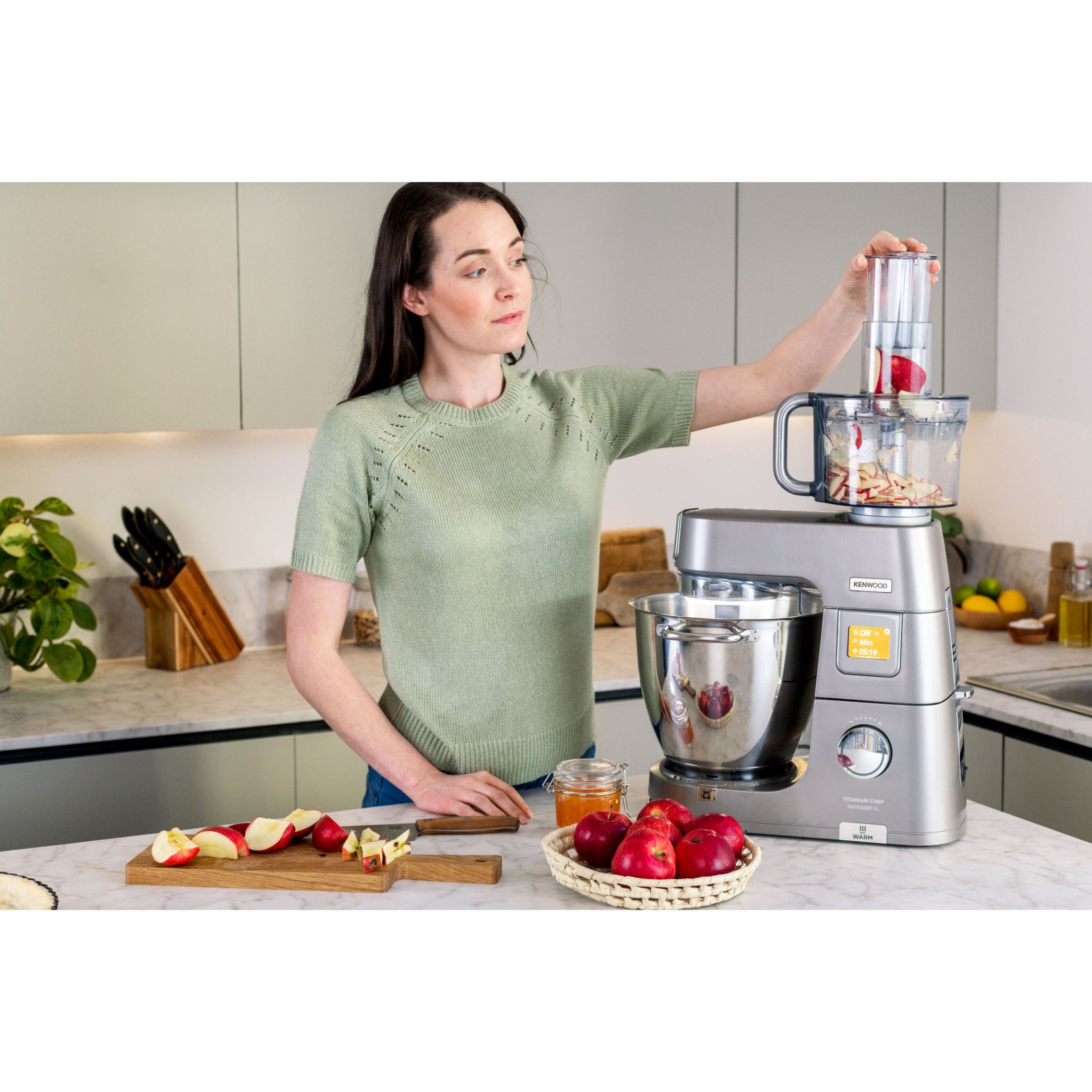 Robot de bucătărie planetar KENWOOD Titanium Chef Patissier XL KWL90.124SI – 0W20011363, 1400W, 6 funcții presetate, 2 vase 7 l/ 5 l, Blender sticlă, Cântar integrat, Sistem de încălzire, Touch screen