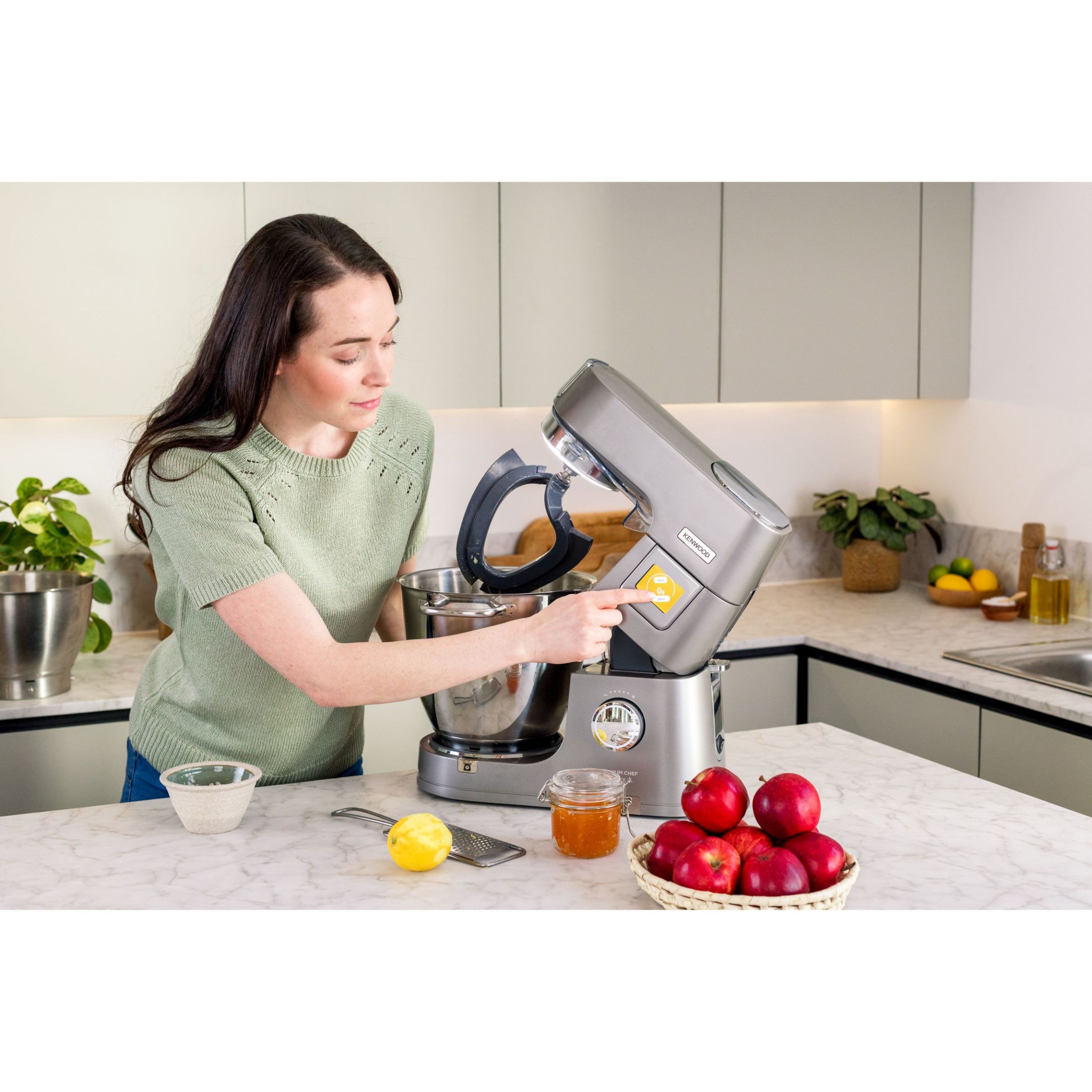 Robot de bucătărie planetar KENWOOD Titanium Chef Patissier XL KWL90.124SI – 0W20011363, 1400W, 6 funcții presetate, 2 vase 7 l/ 5 l, Blender sticlă, Cântar integrat, Sistem de încălzire, Touch screen