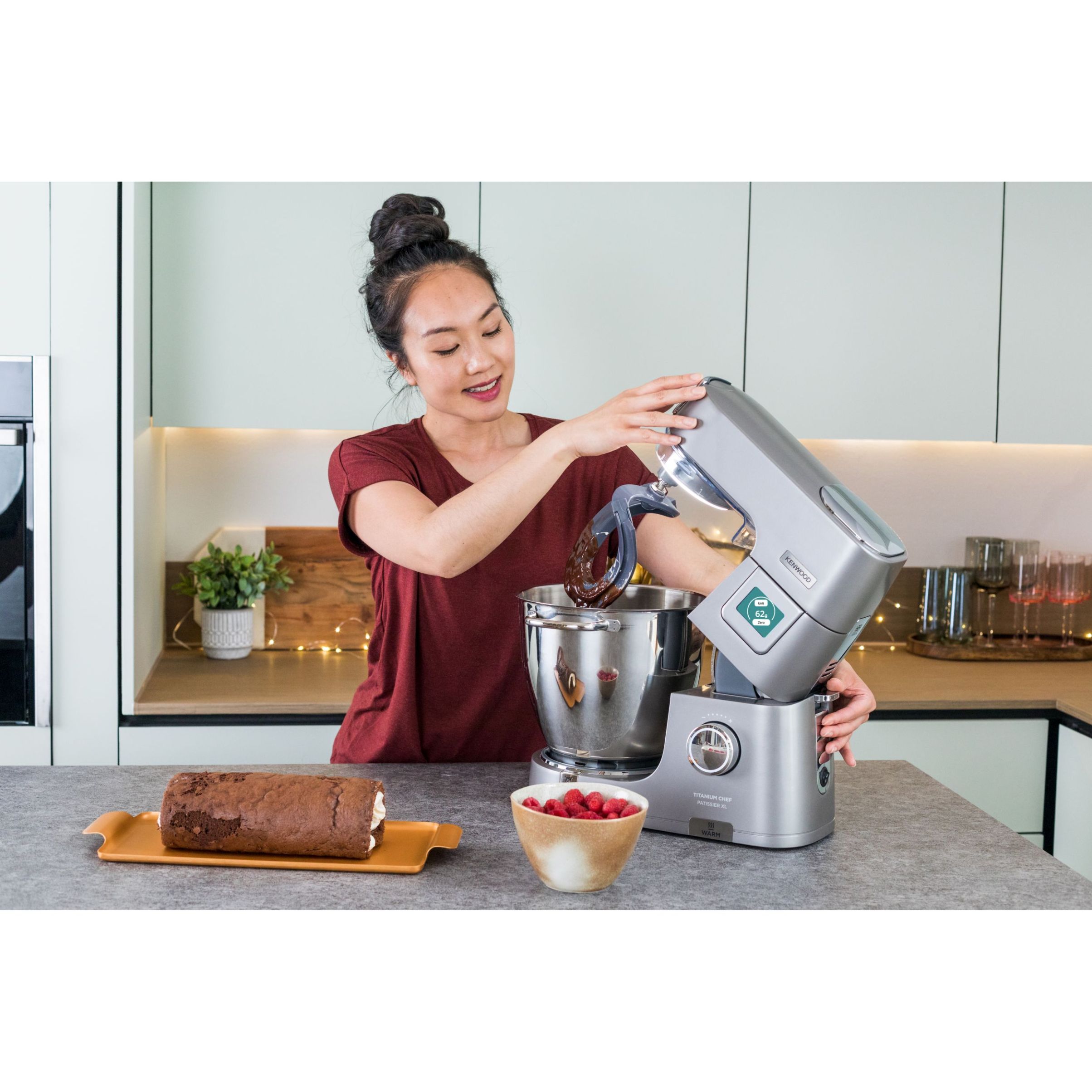 Robot de bucătărie planetar KENWOOD Titanium Chef Patissier XL KWL90.124SI – 0W20011363, 1400W, 6 funcții presetate, 2 vase 7 l/ 5 l, Blender sticlă, Cântar integrat, Sistem de încălzire, Touch screen