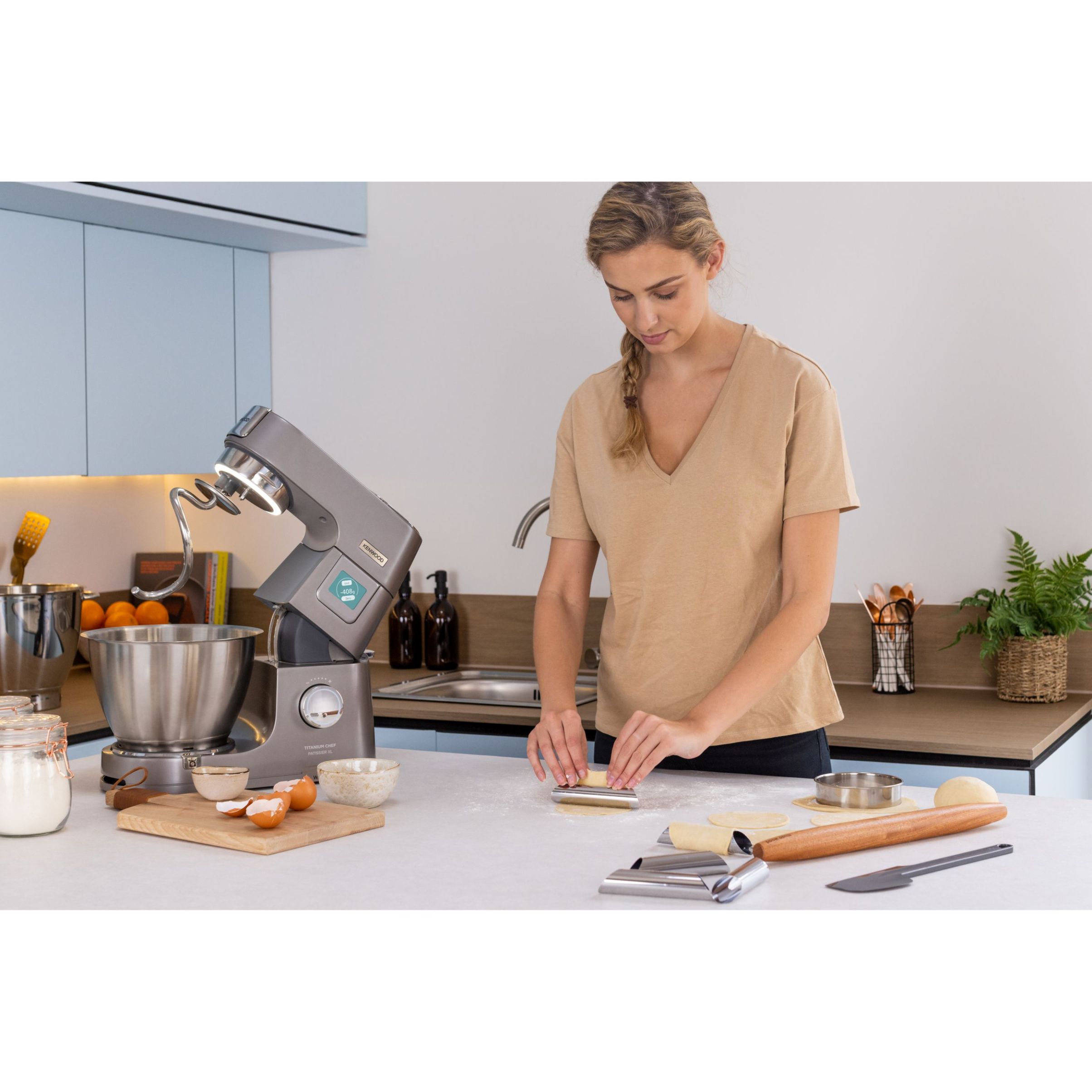 Robot de bucătărie planetar KENWOOD Titanium Chef Patissier XL KWL90.124SI – 0W20011363, 1400W, 6 funcții presetate, 2 vase 7 l/ 5 l, Blender sticlă, Cântar integrat, Sistem de încălzire, Touch screen