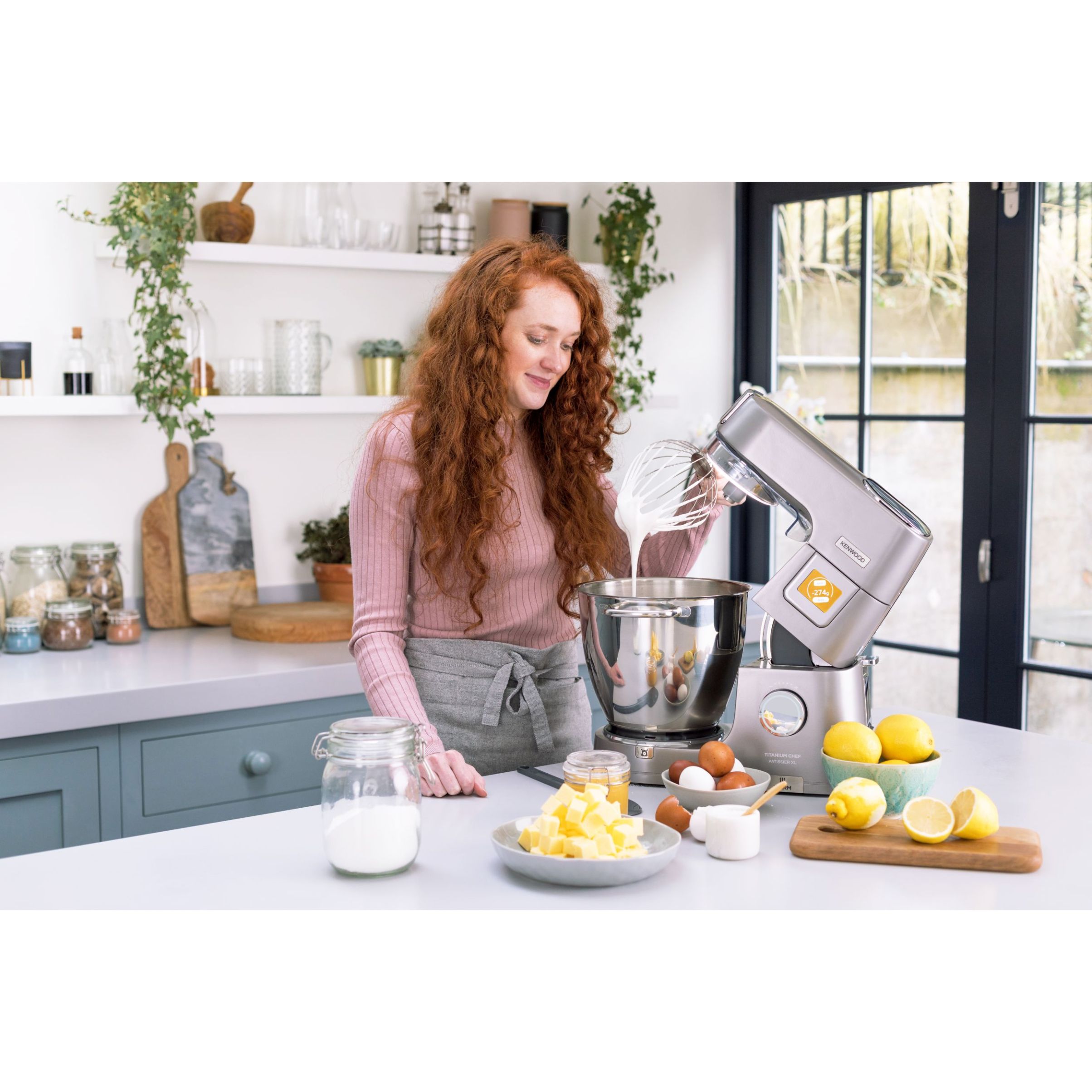 Robot de bucătărie planetar KENWOOD Titanium Chef Patissier XL KWL90.124SI – 0W20011363, 1400W, 6 funcții presetate, 2 vase 7 l/ 5 l, Blender sticlă, Cântar integrat, Sistem de încălzire, Touch screen