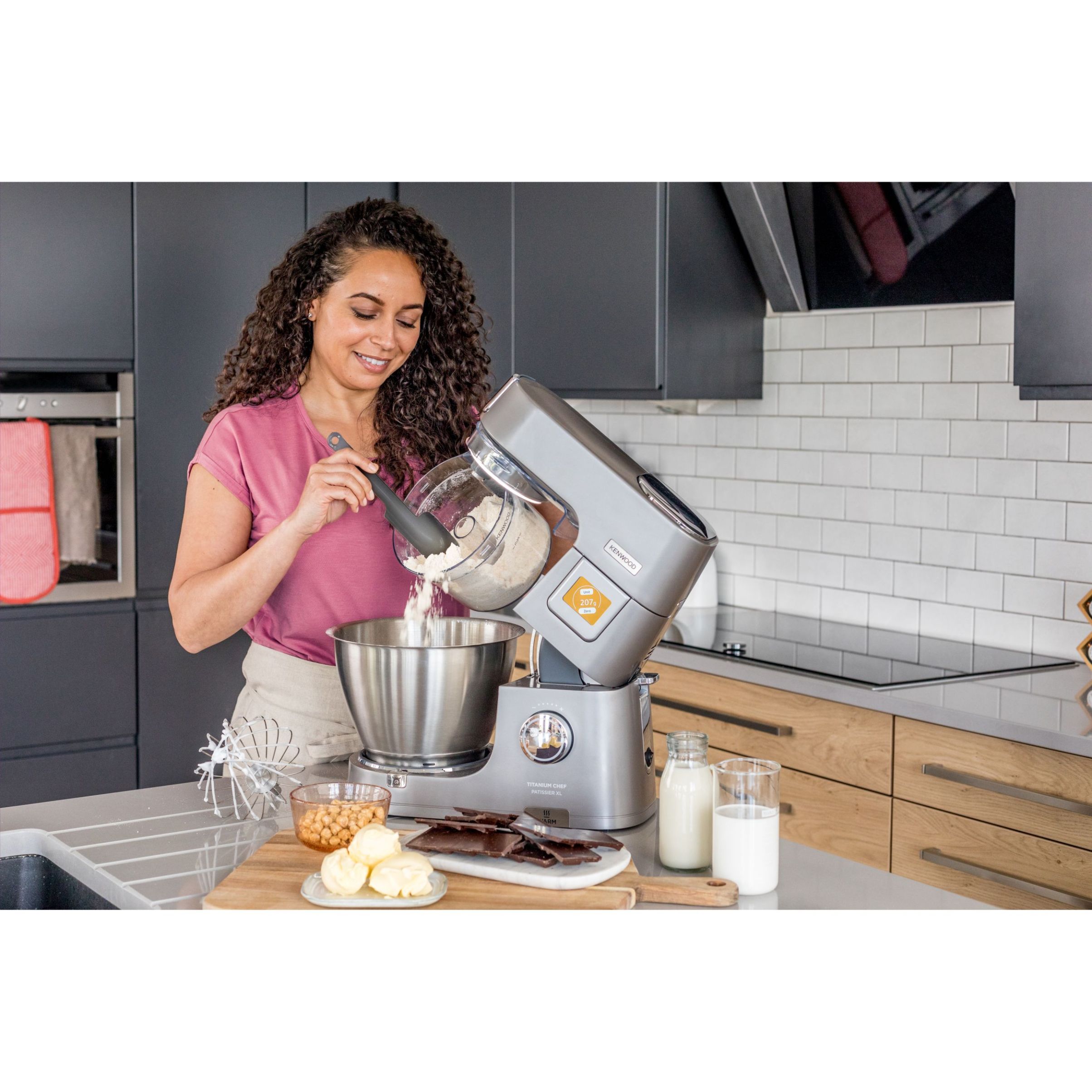 Robot de bucătărie planetar KENWOOD Titanium Chef Patissier XL KWL90.124SI – 0W20011363, 1400W, 6 funcții presetate, 2 vase 7 l/ 5 l, Blender sticlă, Cântar integrat, Sistem de încălzire, Touch screen