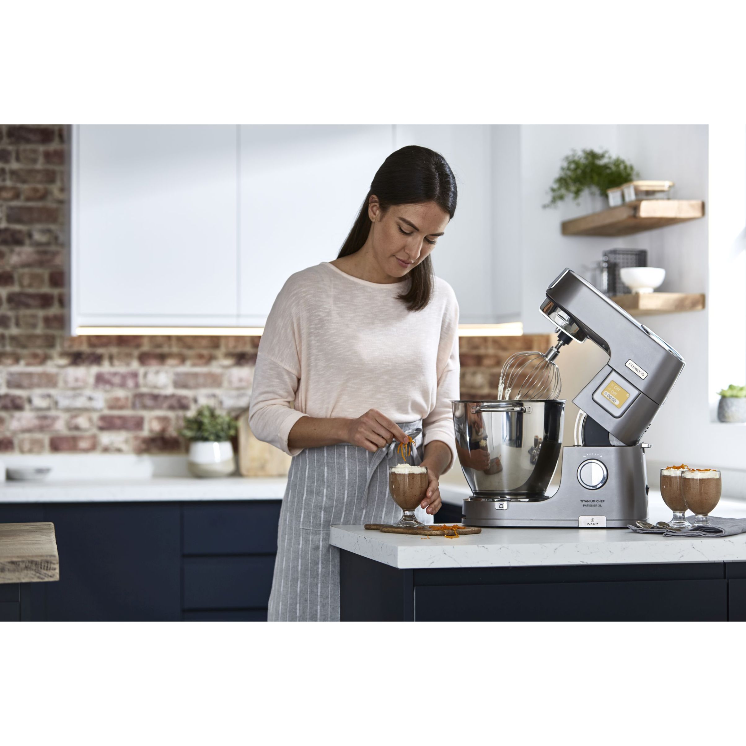 Robot de bucătărie planetar KENWOOD Titanium Chef Patissier XL KWL90.034SI – 0W20011371, 1400W, 6 funcții presetate, Vas 7 l, Blender sticlă, Cântar integrat, Sistem de încălzire, Touch screen