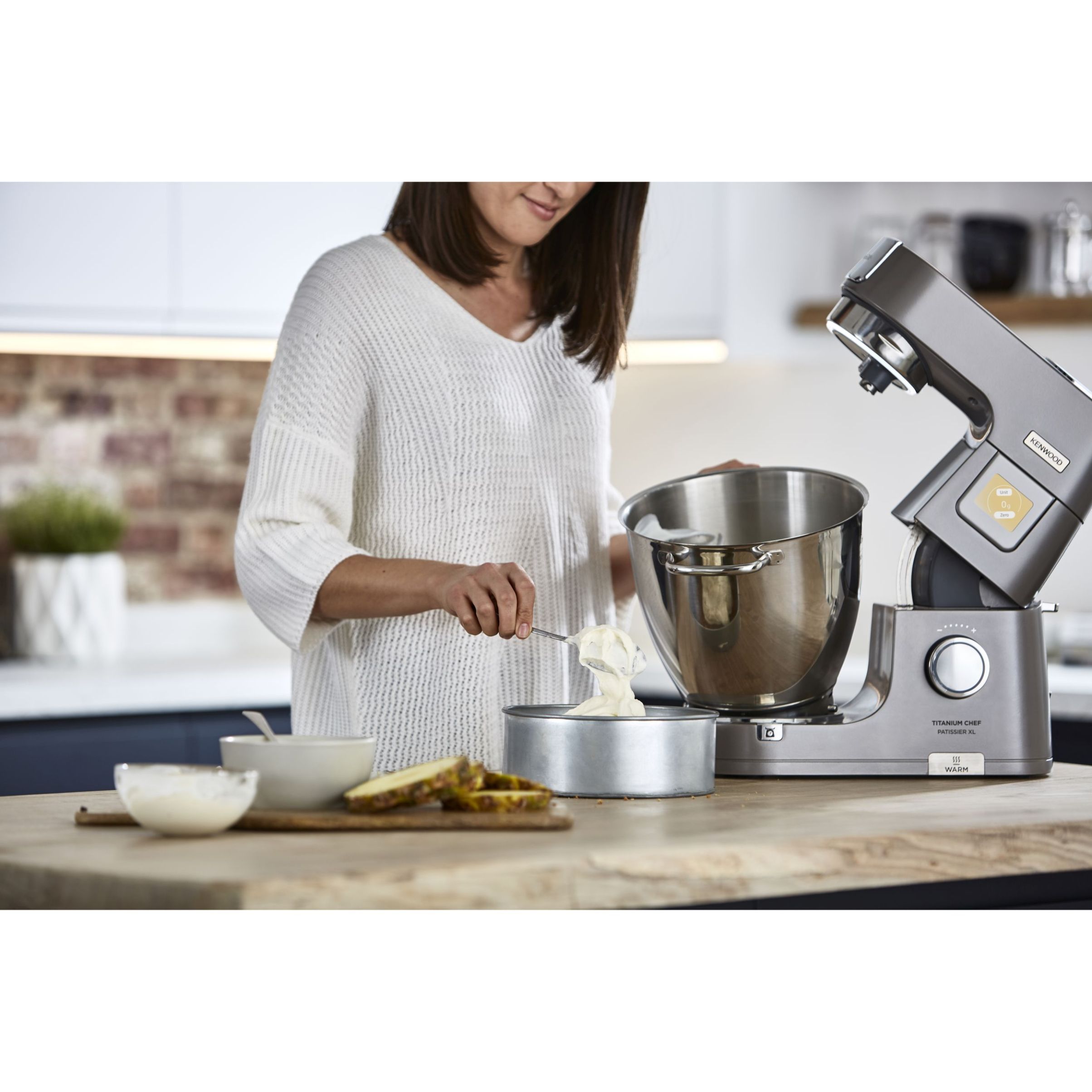 Robot de bucătărie planetar KENWOOD Titanium Chef Patissier XL KWL90.034SI – 0W20011371, 1400W, 6 funcții presetate, Vas 7 l, Blender sticlă, Cântar integrat, Sistem de încălzire, Touch screen
