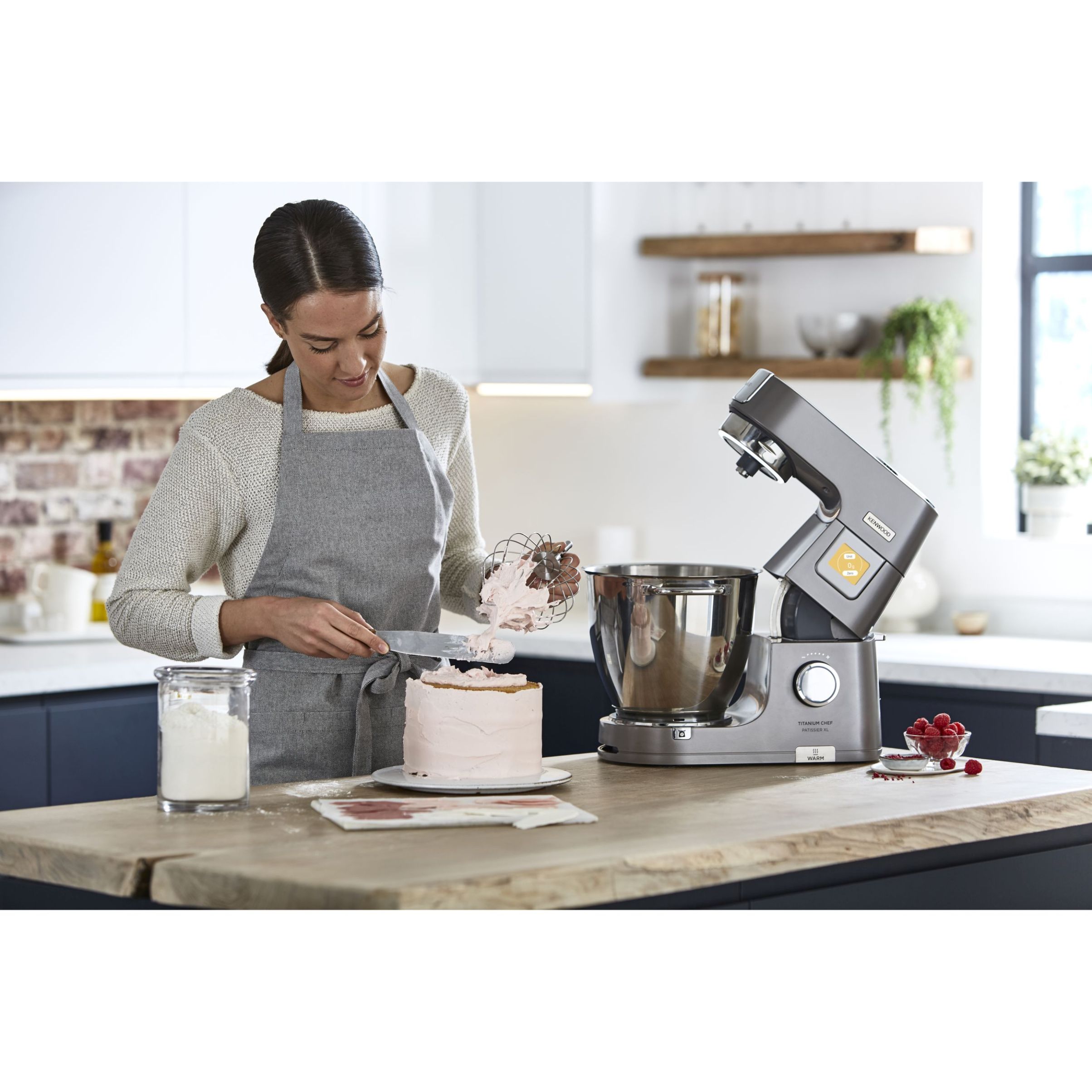 Robot de bucătărie planetar KENWOOD Titanium Chef Patissier XL KWL90.034SI – 0W20011371, 1400W, 6 funcții presetate, Vas 7 l, Blender sticlă, Cântar integrat, Sistem de încălzire, Touch screen