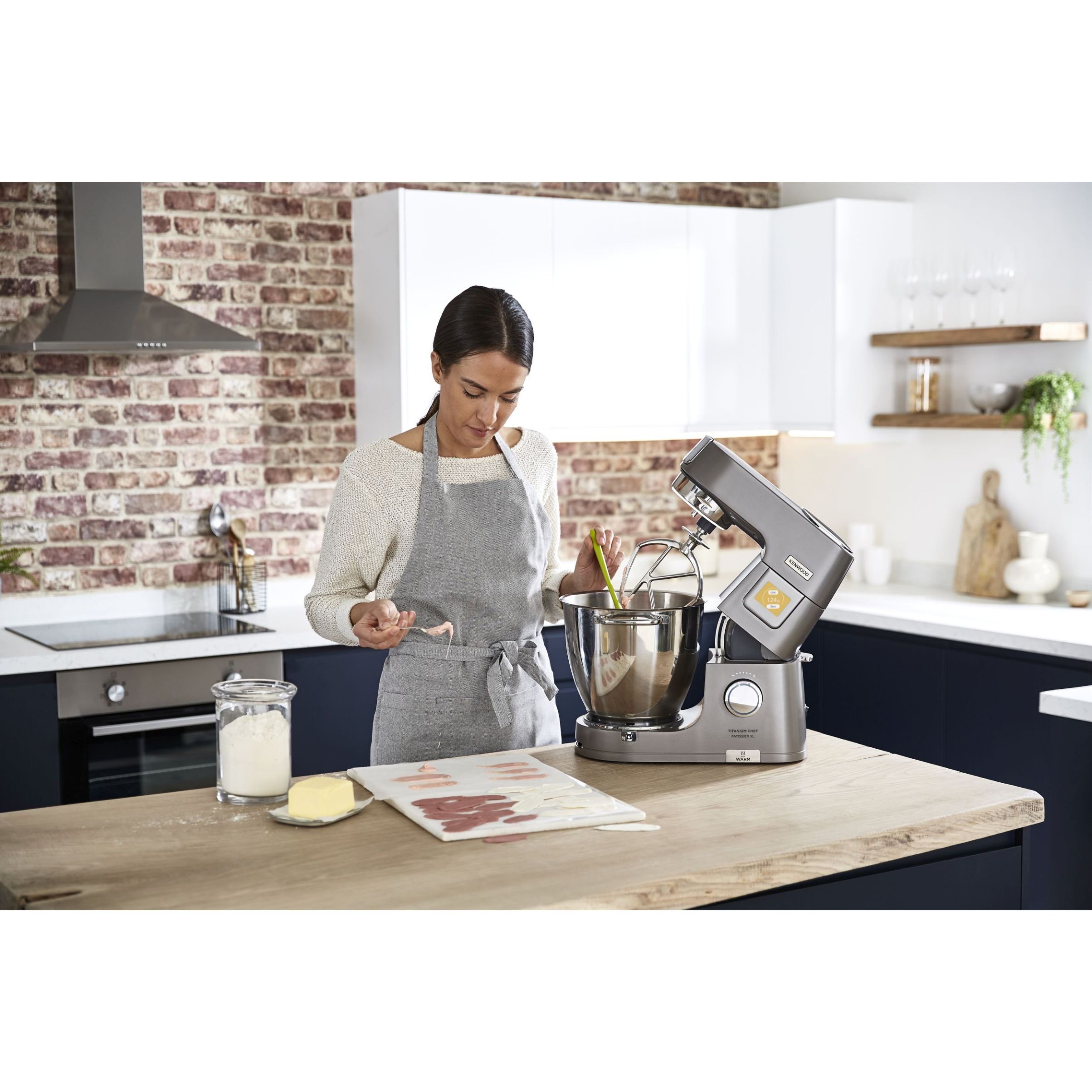 Robot de bucătărie planetar KENWOOD Titanium Chef Patissier XL KWL90.034SI – 0W20011371, 1400W, 6 funcții presetate, Vas 7 l, Blender sticlă, Cântar integrat, Sistem de încălzire, Touch screen
