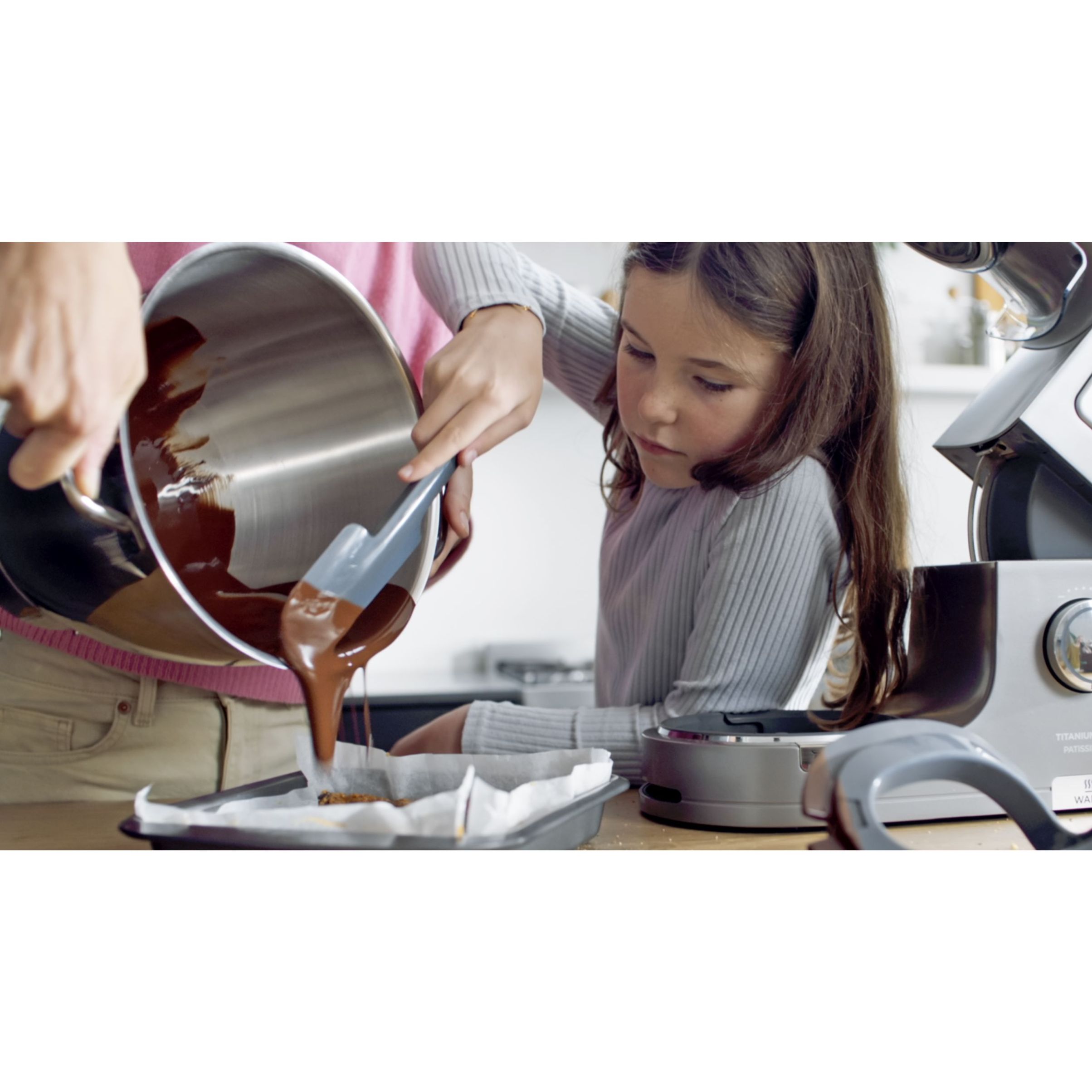 Robot de bucătărie planetar KENWOOD Titanium Chef Patissier XL KWL90.034SI – 0W20011371, 1400W, 6 funcții presetate, Vas 7 l, Blender sticlă, Cântar integrat, Sistem de încălzire, Touch screen