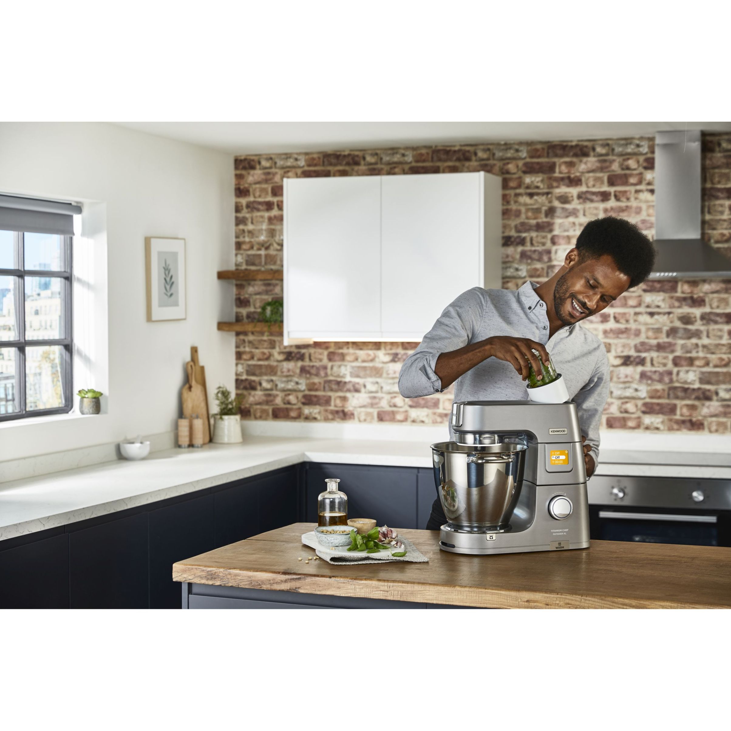 Robot de bucătărie planetar KENWOOD Titanium Chef Patissier XL KWL90.034SI – 0W20011371, 1400W, 6 funcții presetate, Vas 7 l, Blender sticlă, Cântar integrat, Sistem de încălzire, Touch screen