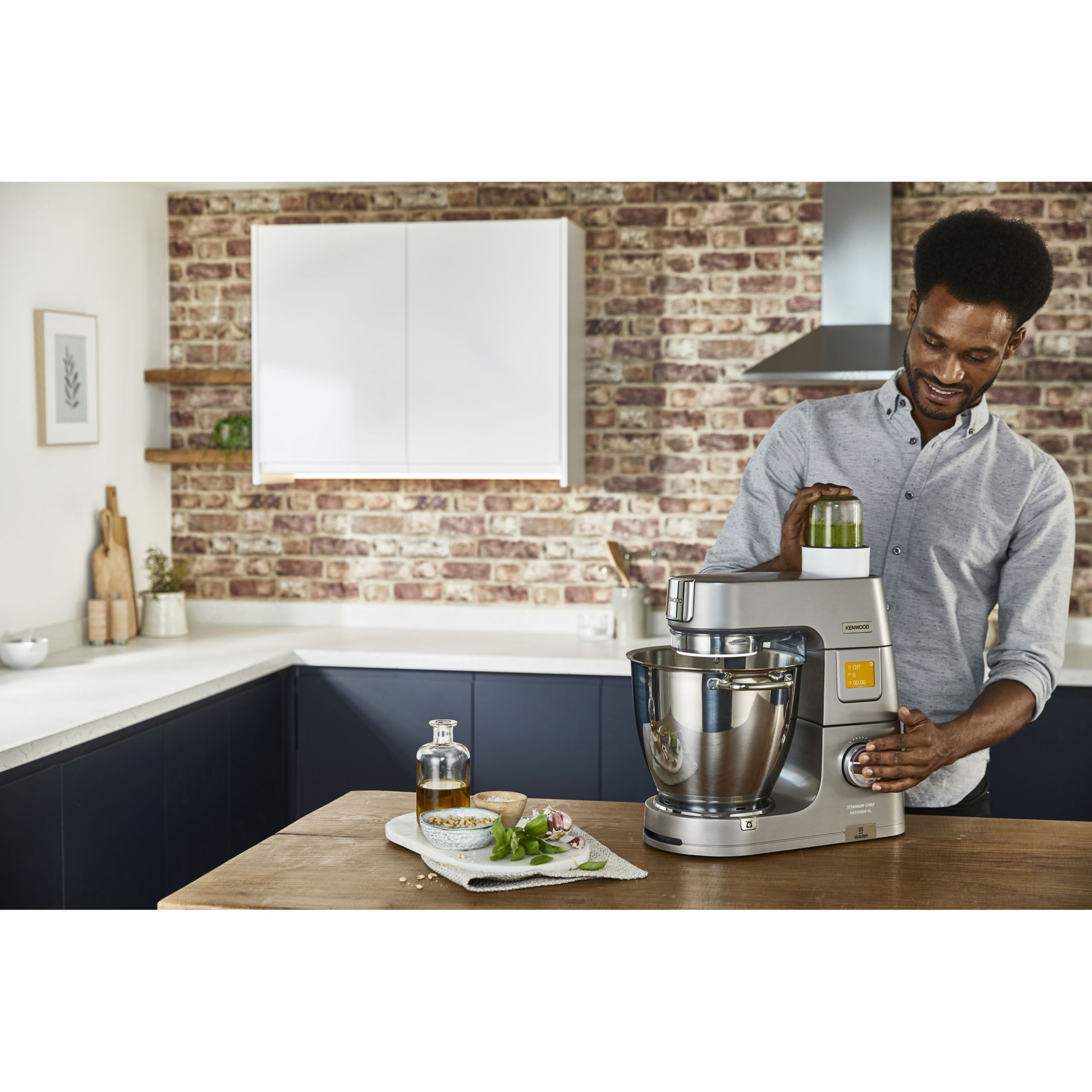 Robot de bucătărie planetar KENWOOD Titanium Chef Patissier XL KWL90.034SI – 0W20011371, 1400W, 6 funcții presetate, Vas 7 l, Blender sticlă, Cântar integrat, Sistem de încălzire, Touch screen