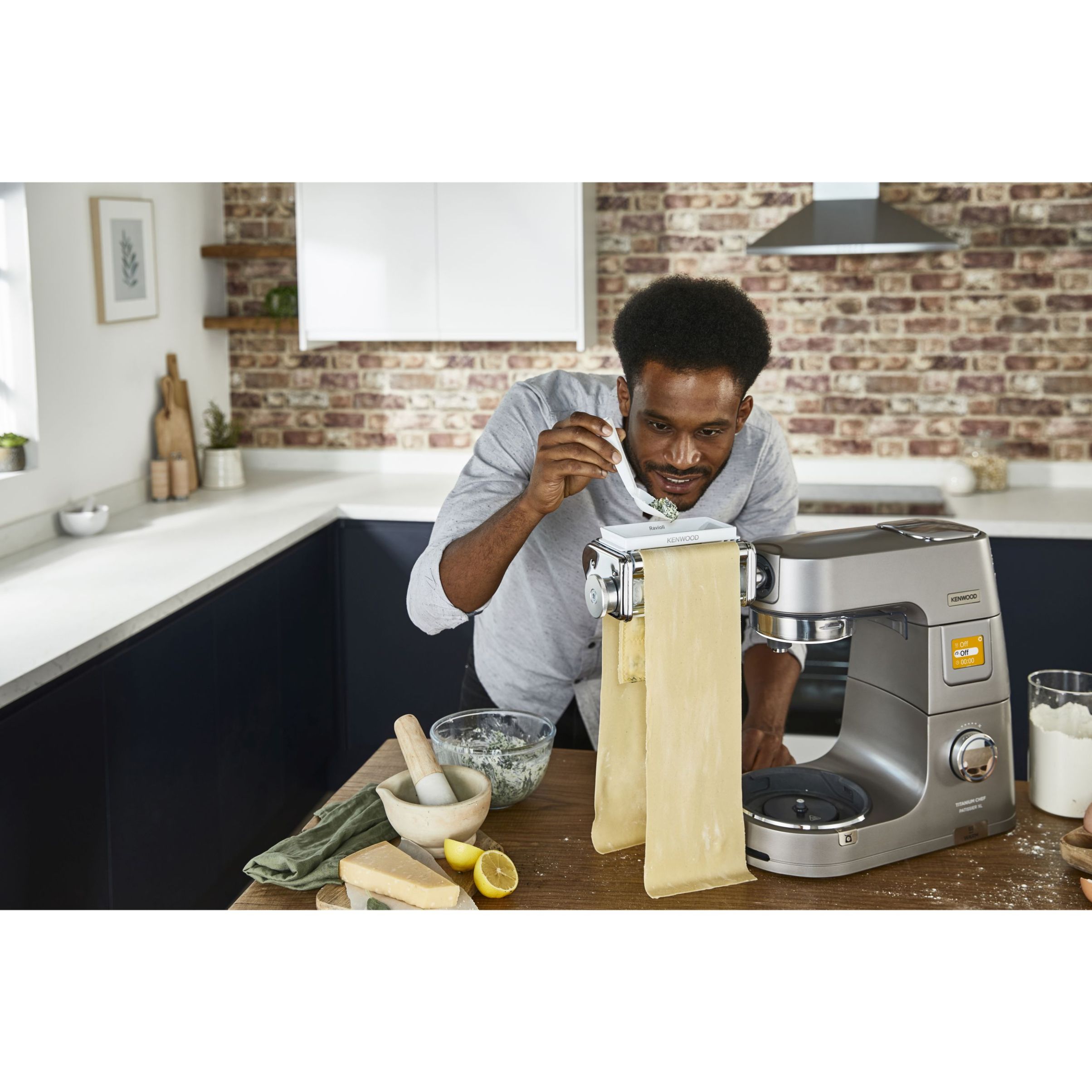 Robot de bucătărie planetar KENWOOD Titanium Chef Patissier XL KWL90.034SI – 0W20011371, 1400W, 6 funcții presetate, Vas 7 l, Blender sticlă, Cântar integrat, Sistem de încălzire, Touch screen