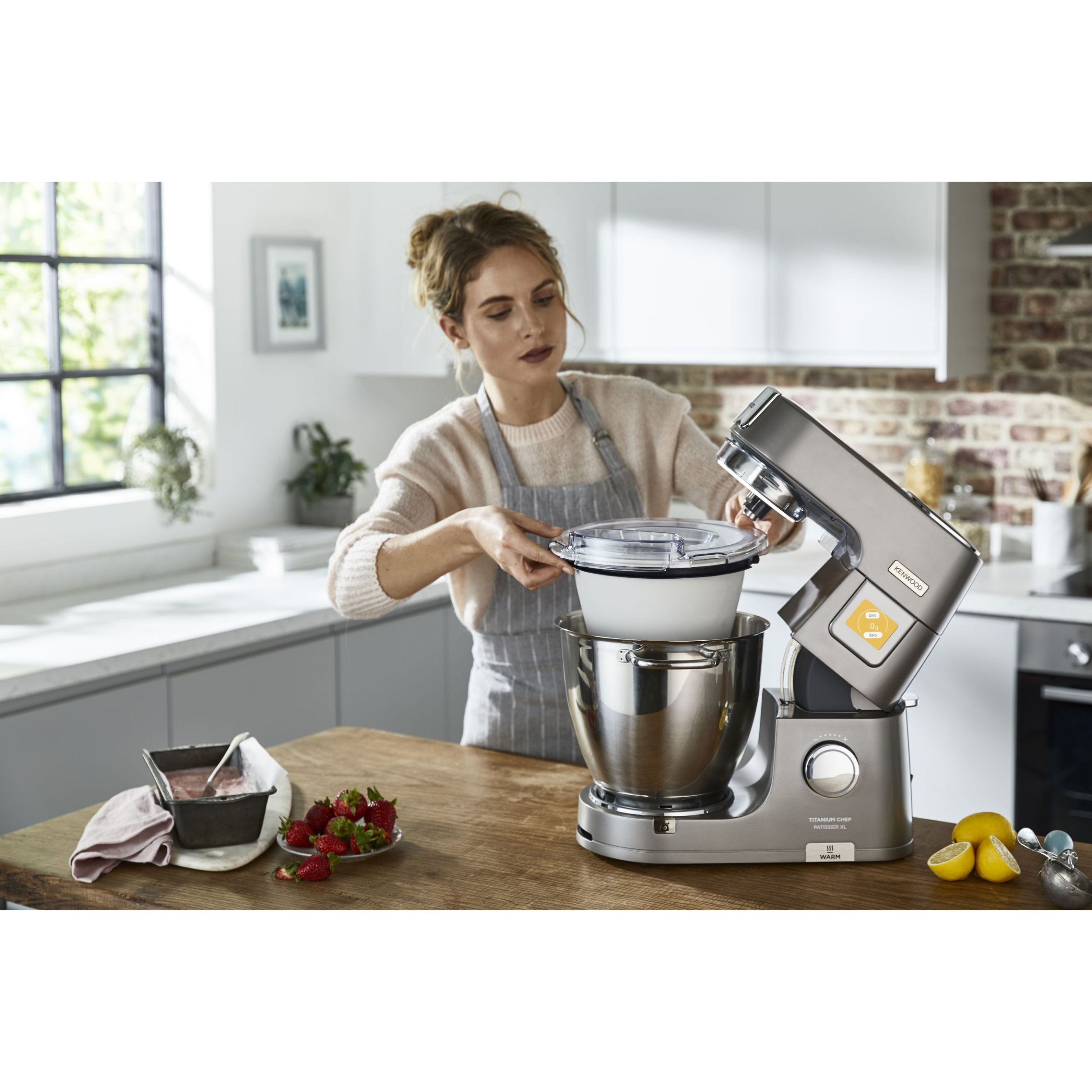 Robot de bucătărie planetar KENWOOD Titanium Chef Patissier XL KWL90.034SI – 0W20011371, 1400W, 6 funcții presetate, Vas 7 l, Blender sticlă, Cântar integrat, Sistem de încălzire, Touch screen