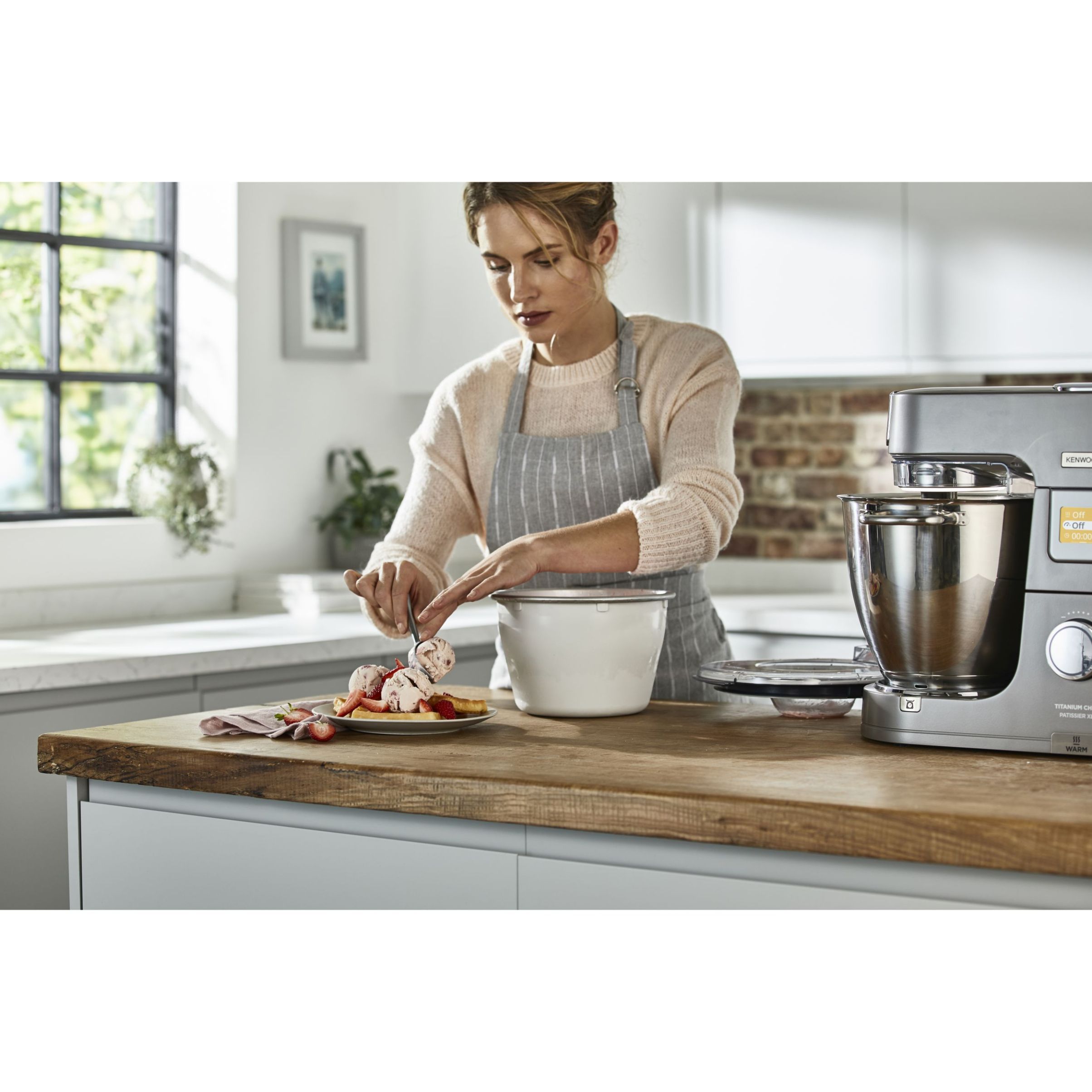 Robot de bucătărie planetar KENWOOD Titanium Chef Patissier XL KWL90.034SI – 0W20011371, 1400W, 6 funcții presetate, Vas 7 l, Blender sticlă, Cântar integrat, Sistem de încălzire, Touch screen