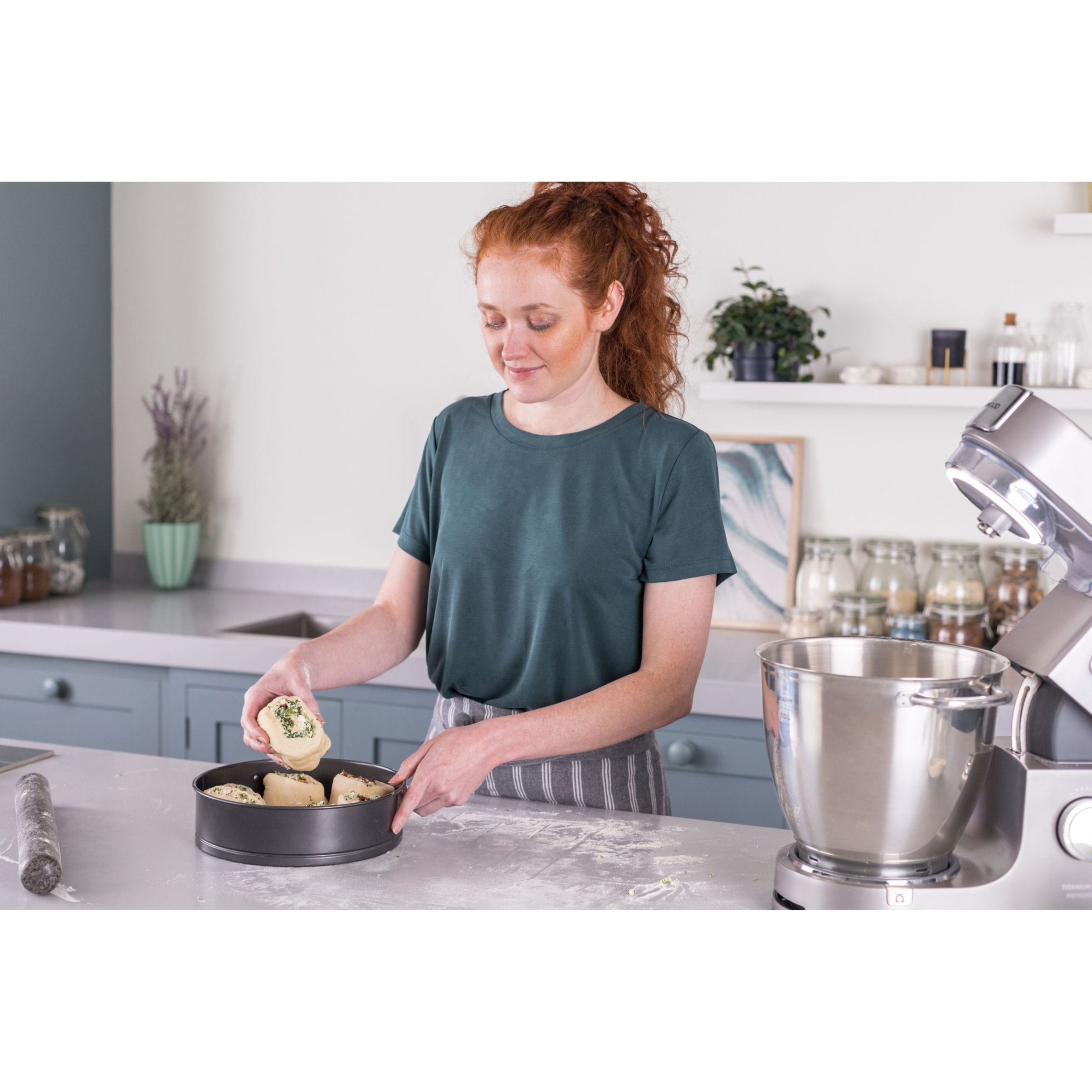 Robot de bucătărie planetar KENWOOD Titanium Chef Patissier XL KWL90.034SI – 0W20011371, 1400W, 6 funcții presetate, Vas 7 l, Blender sticlă, Cântar integrat, Sistem de încălzire, Touch screen