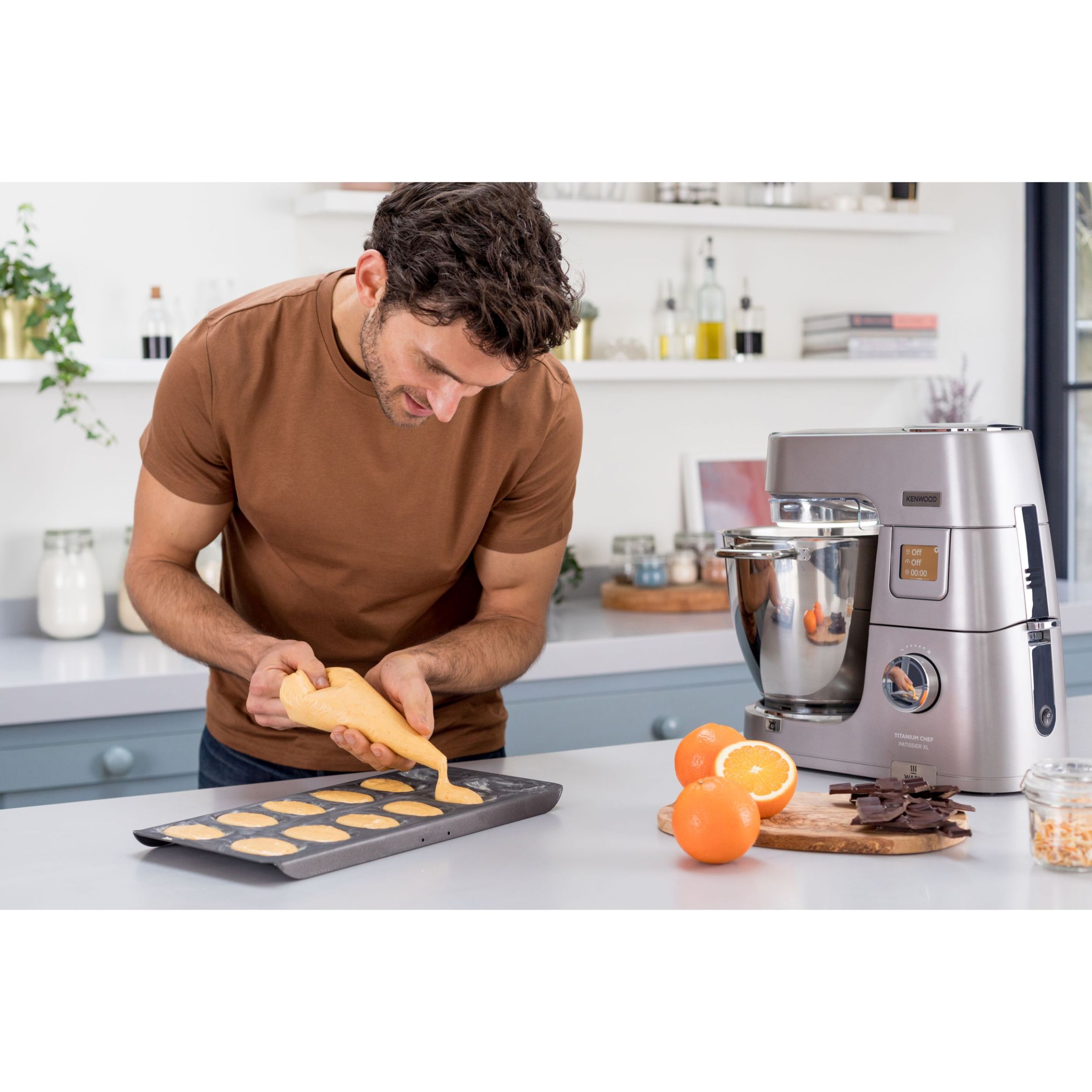 Robot de bucătărie planetar KENWOOD Titanium Chef Patissier XL KWL90.034SI – 0W20011371, 1400W, 6 funcții presetate, Vas 7 l, Blender sticlă, Cântar integrat, Sistem de încălzire, Touch screen