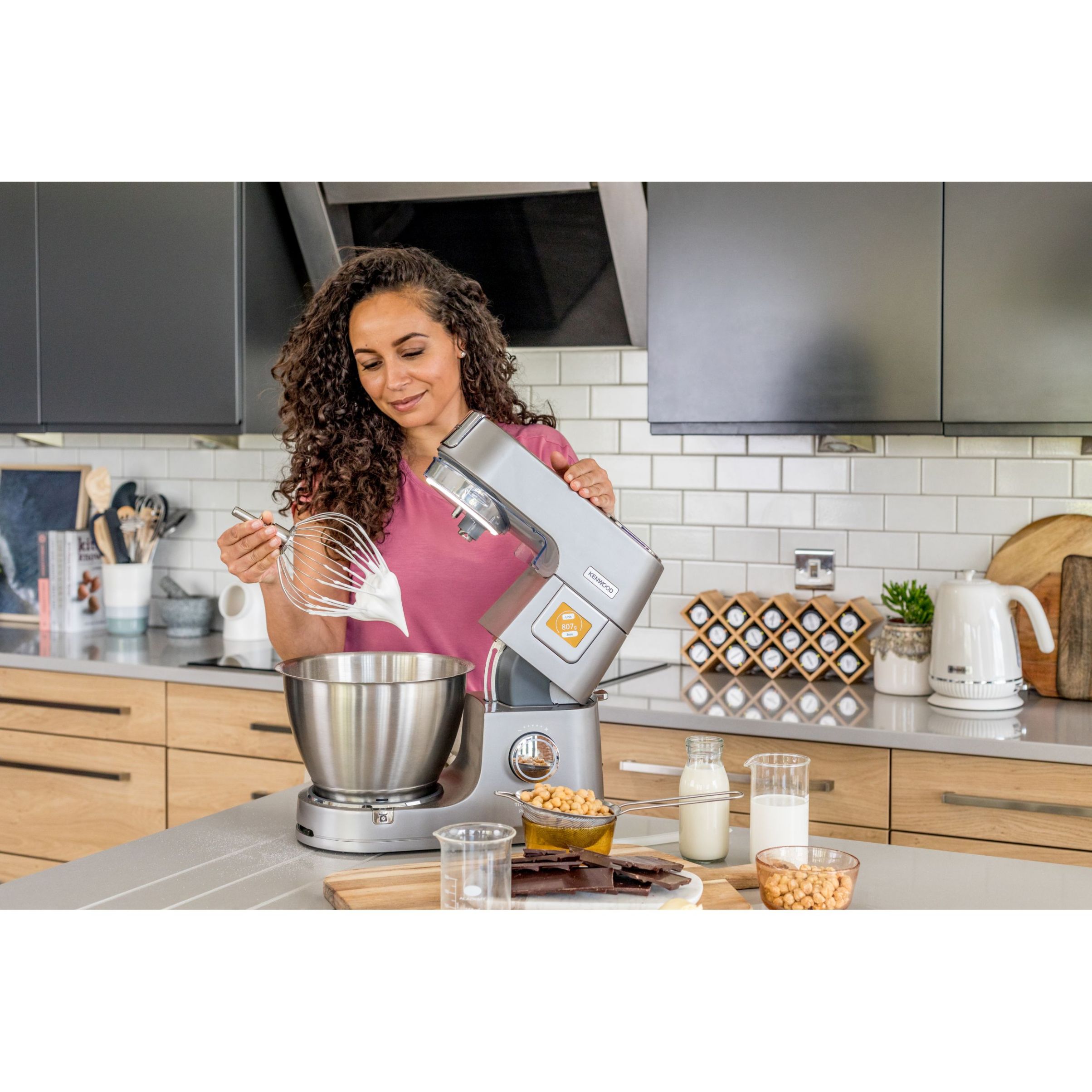 Robot de bucătărie planetar KENWOOD Titanium Chef Patissier XL KWL90.034SI – 0W20011371, 1400W, 6 funcții presetate, Vas 7 l, Blender sticlă, Cântar integrat, Sistem de încălzire, Touch screen
